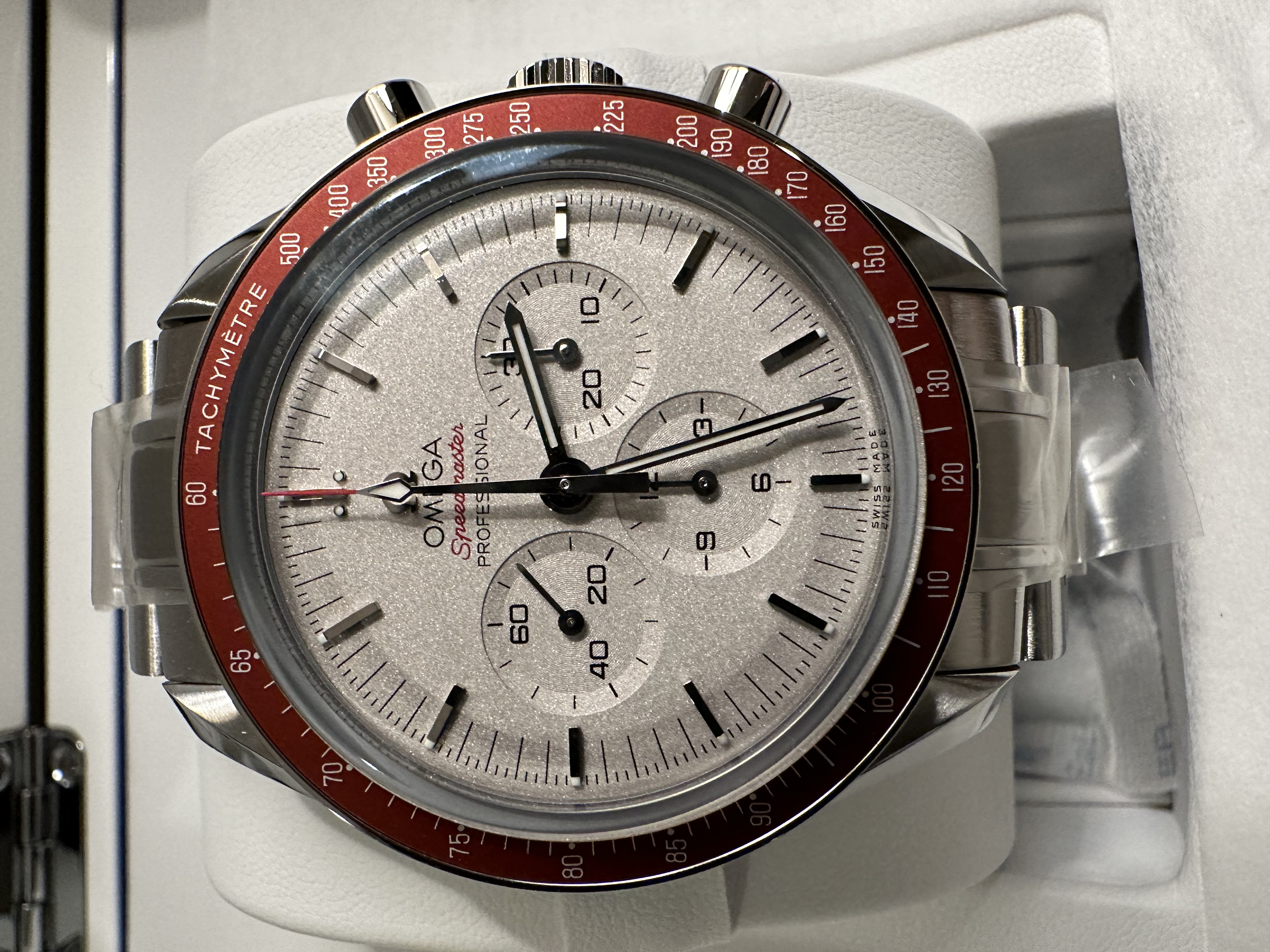 522.30.42.30.06.001 Omega Speedmaster Red Tokyo 2020 Rising Sun