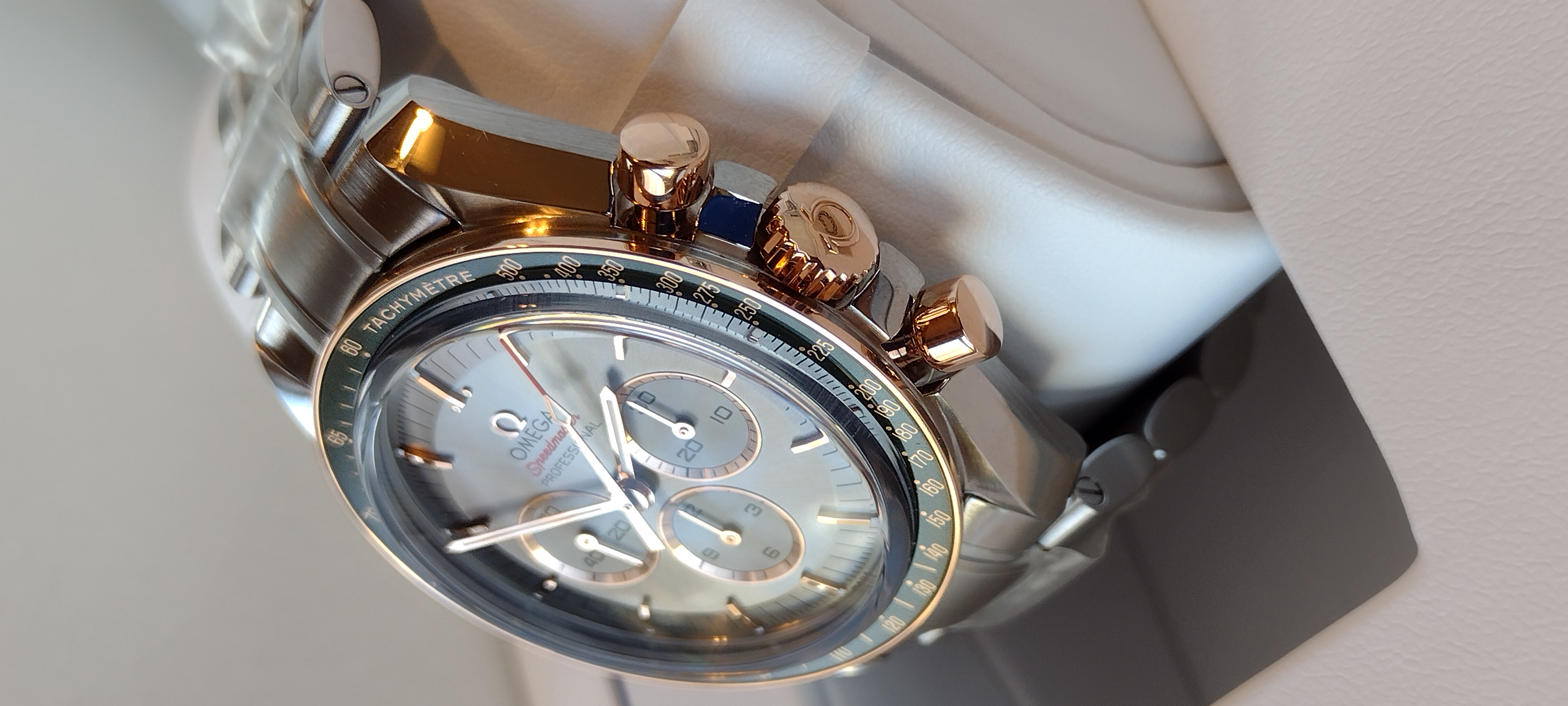 522.20.42.30.06.001 Omega Speedmaster Tokyo 2020 Green Sedna Gold