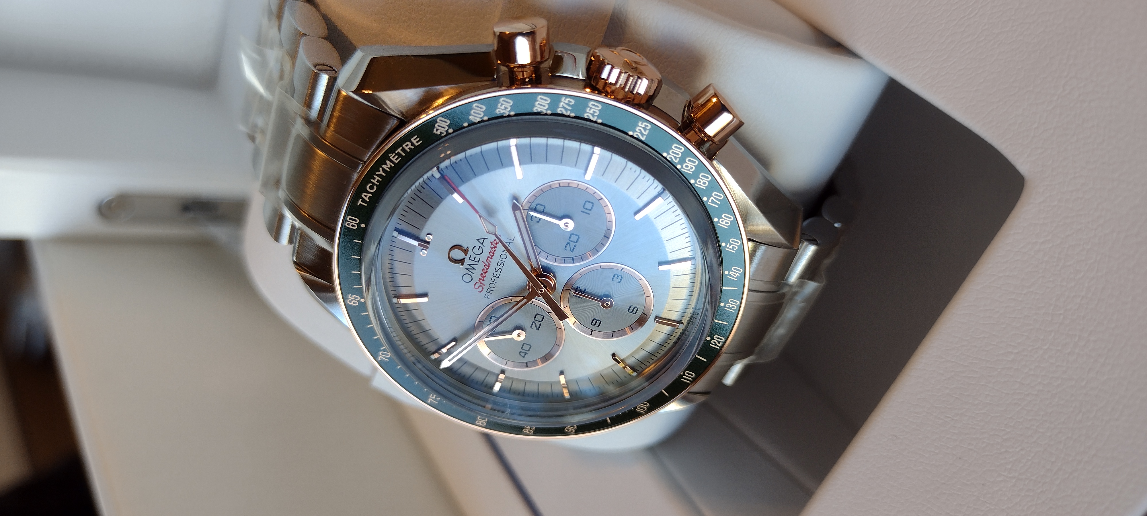 522.20.42.30.06.001 Omega Speedmaster Tokyo 2020 Green Sedna Gold