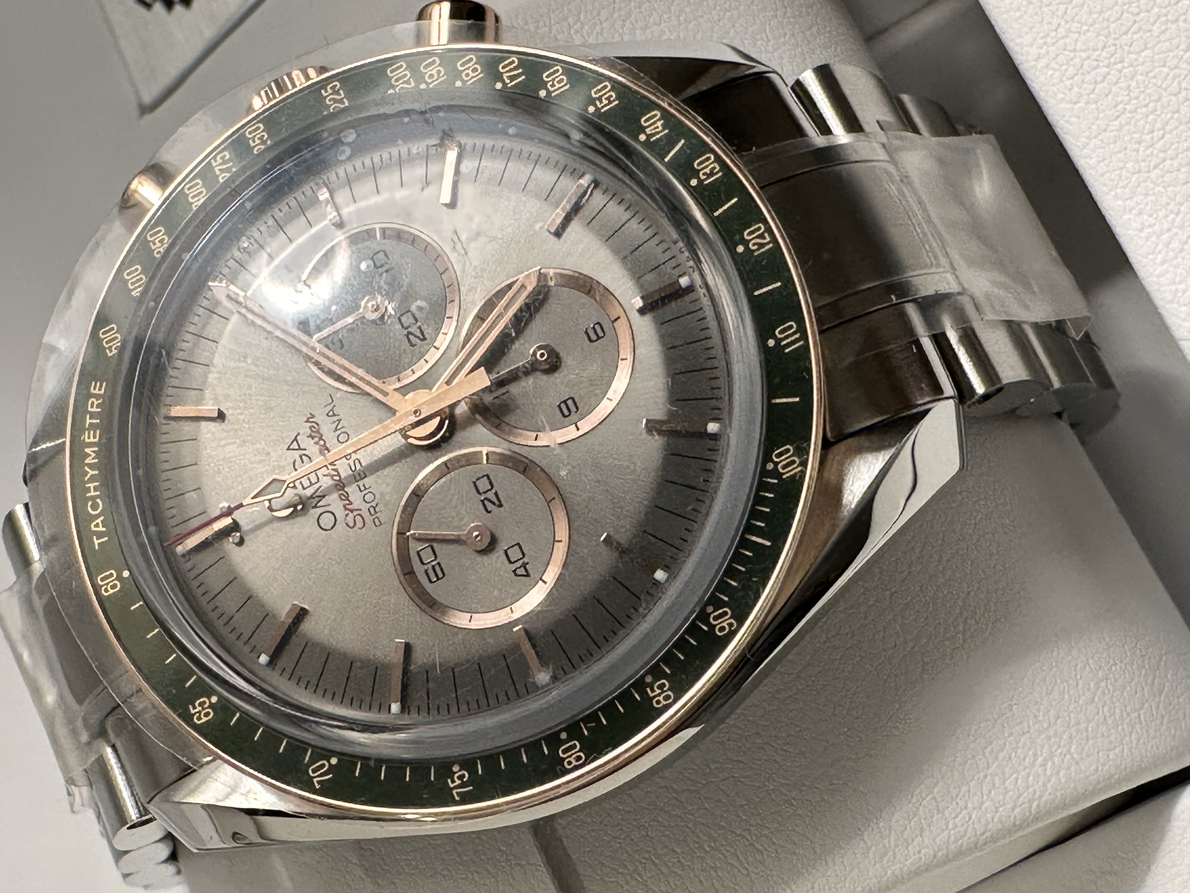 522.20.42.30.06.001 Omega Speedmaster Tokyo 2020 Green Sedna Gold