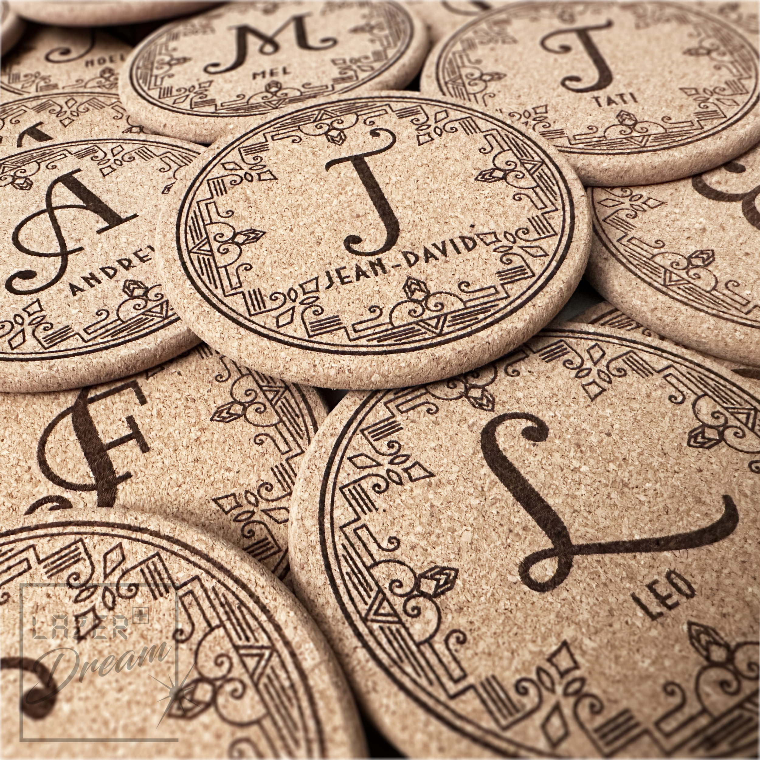Cork coasters with letter + name - Customizable / Dessous de verre en liège avec lettre + prénom personnalisable