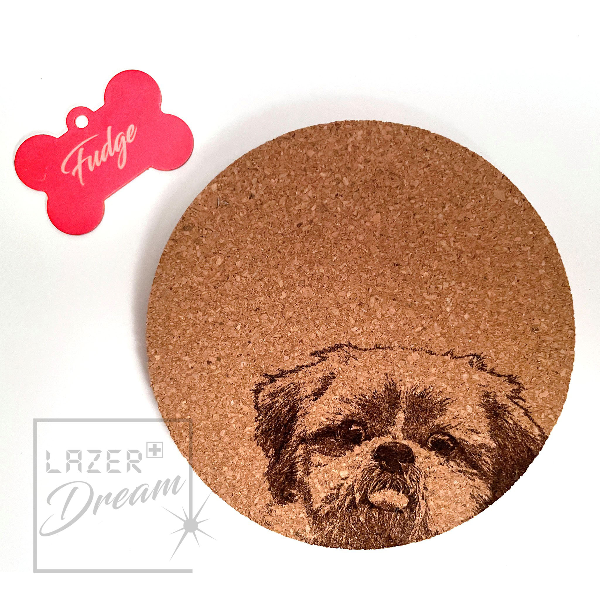 Cork coasters with dog motifs  / Dessous de verre en liège avec motifs de chien