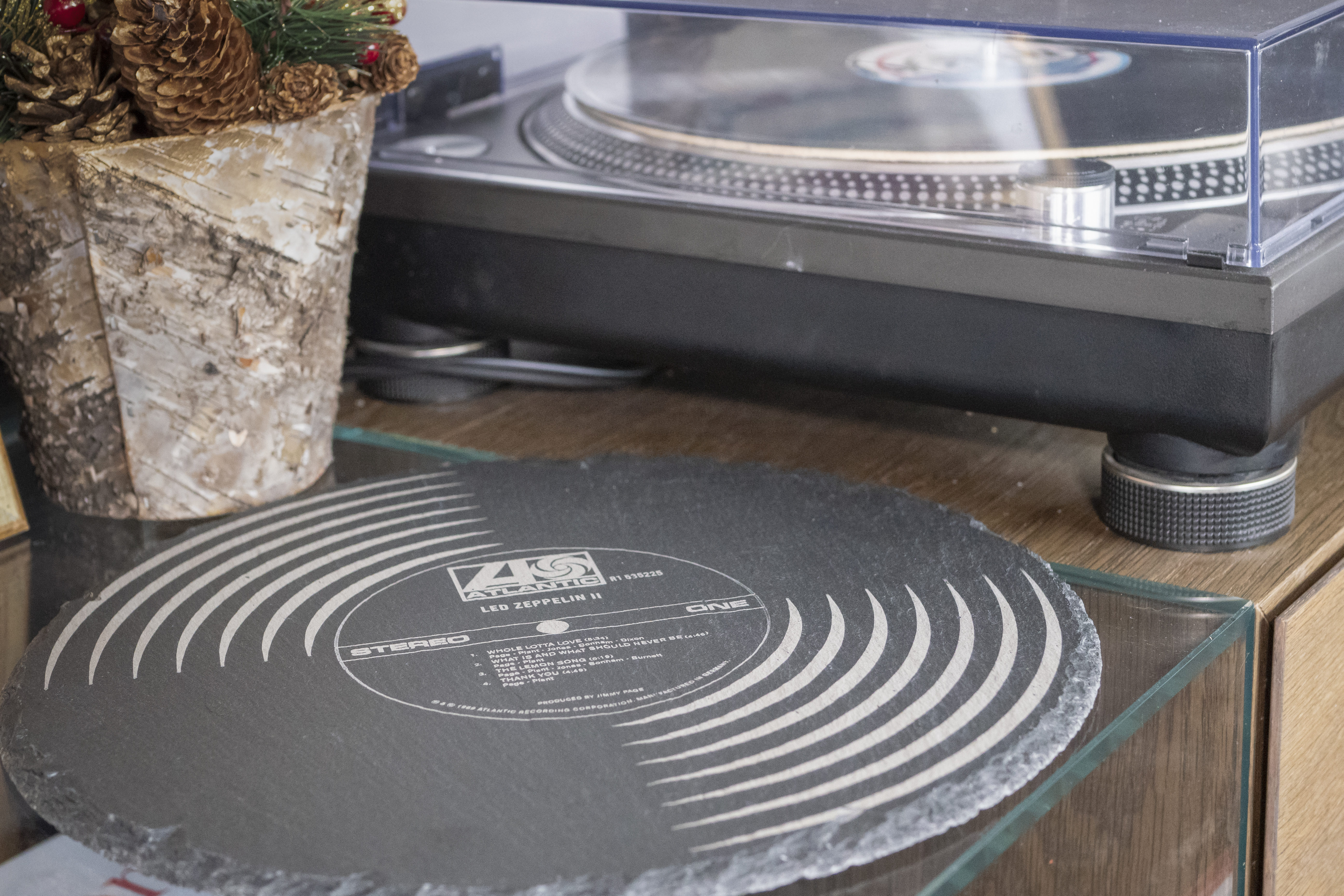 28cmØ Slate board with Vinyl record motifs / Planche apéro en ardoise avec motif vinyl