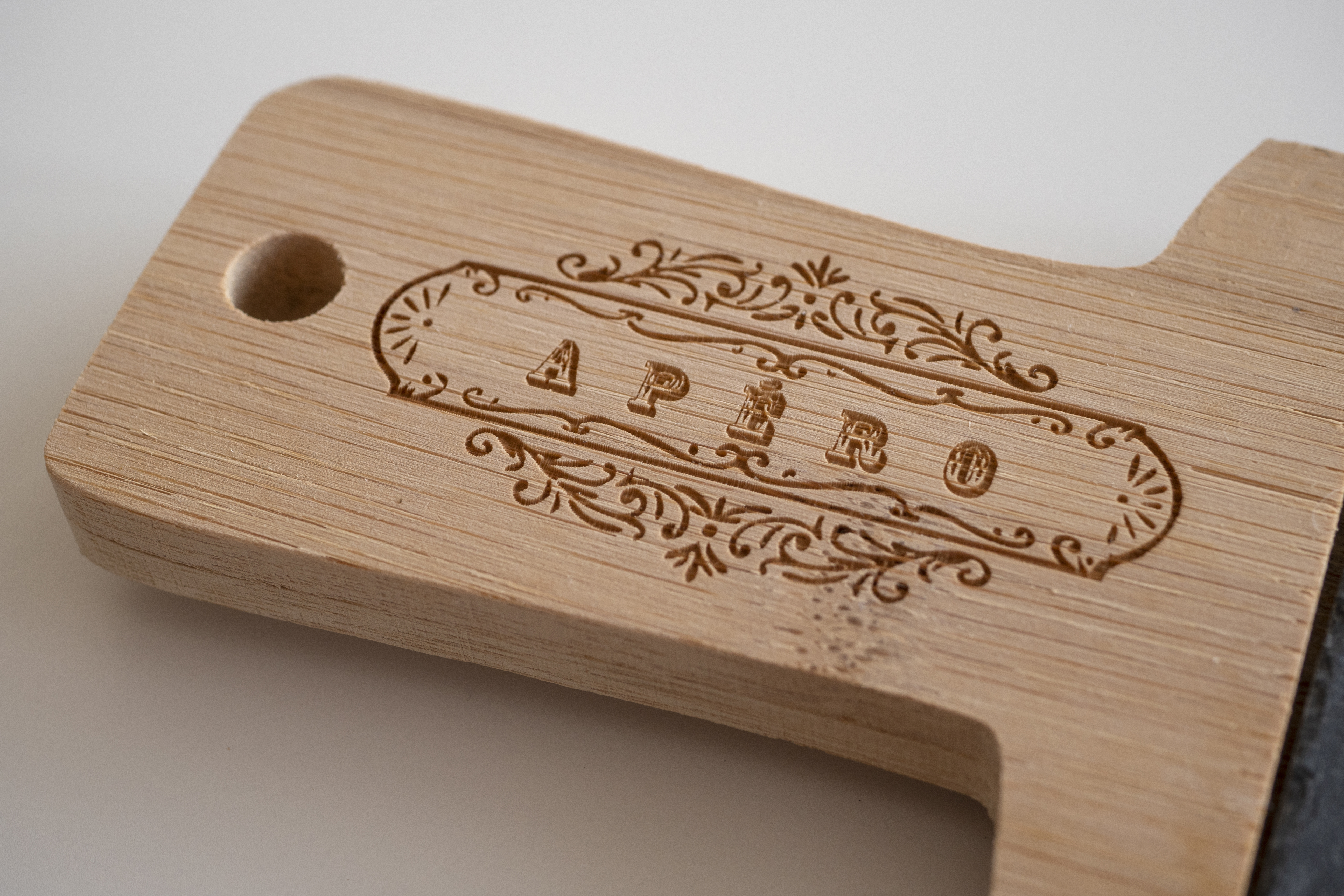 33x8cm Appetizer board in bamboo and slate - Customizable / Planche apéro en bambou et ardoise personnalisable