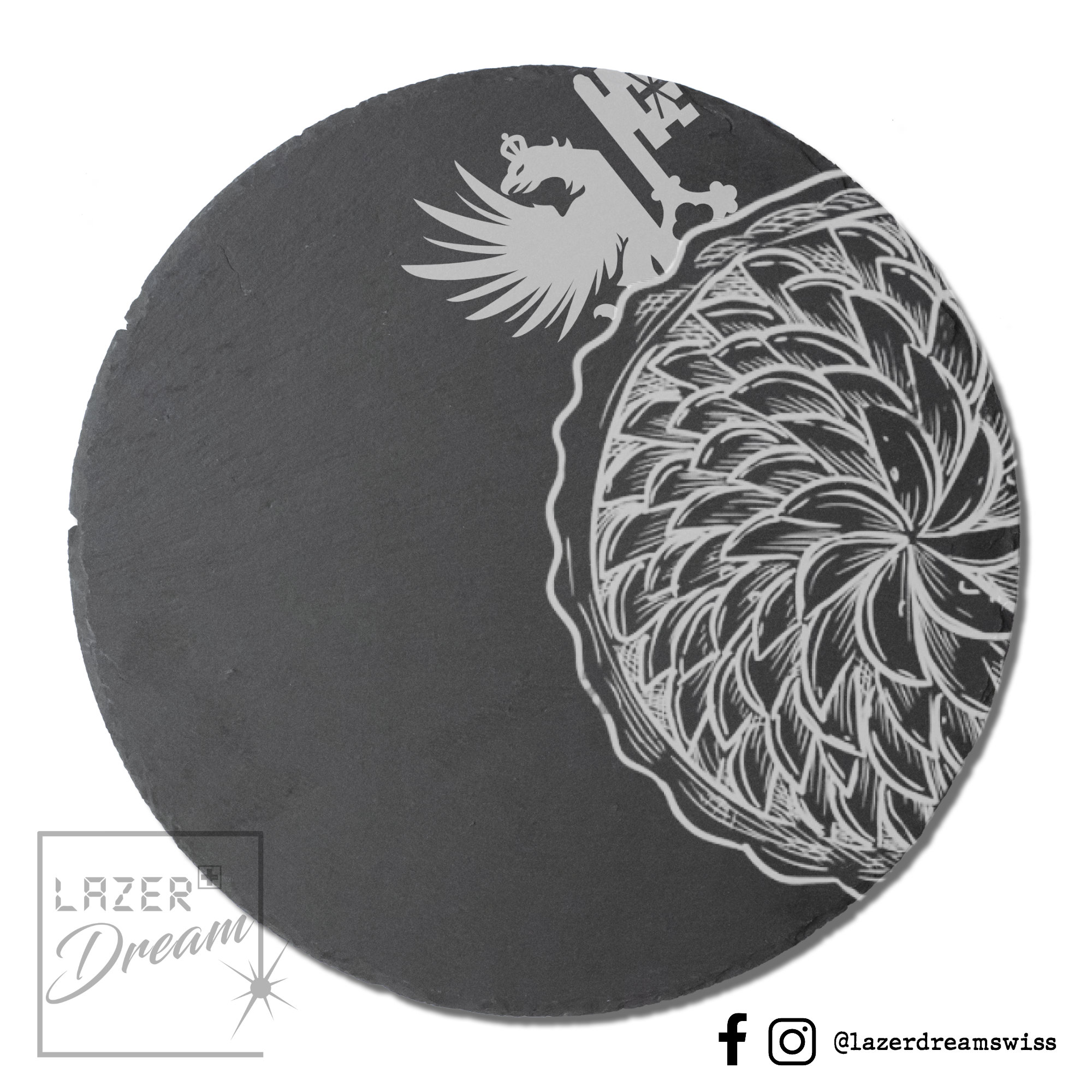 28cmØ Slate board with Swiss cut out inspired motif / Planche apéro ronde en ardoise avec motif inspiré par les découpages Suisse