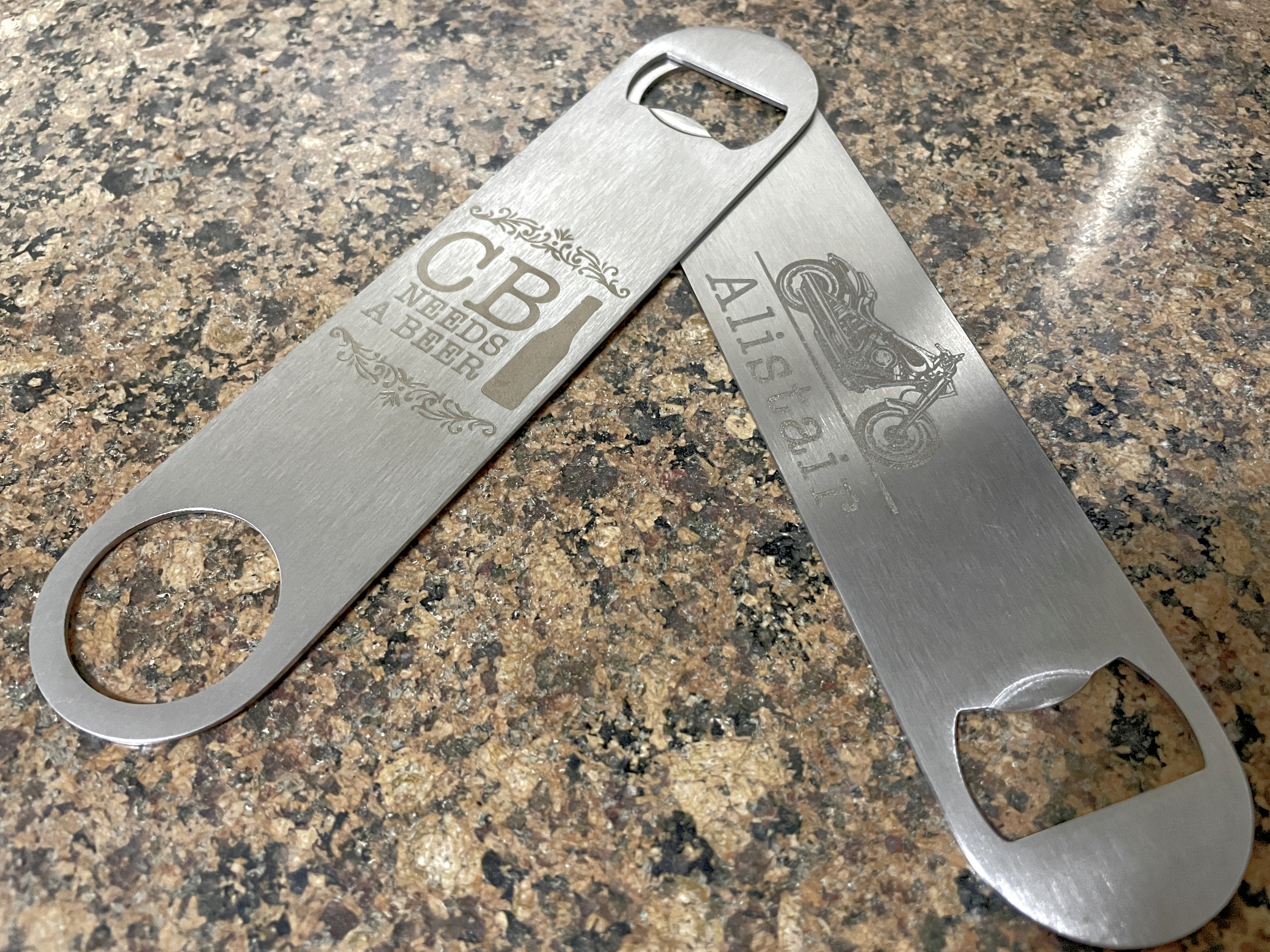 Bottle opener in stainless steel with your logo or your own motif / Décapsuleur en acier avec votre logo ou motif