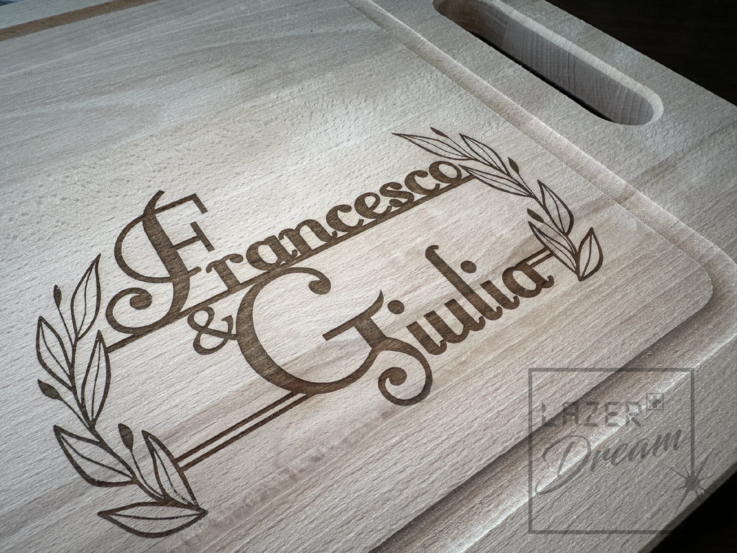 45x30x2cm Wooden board in European beech - Customizable / Planche à découper en hêtre (EU) personnalisable