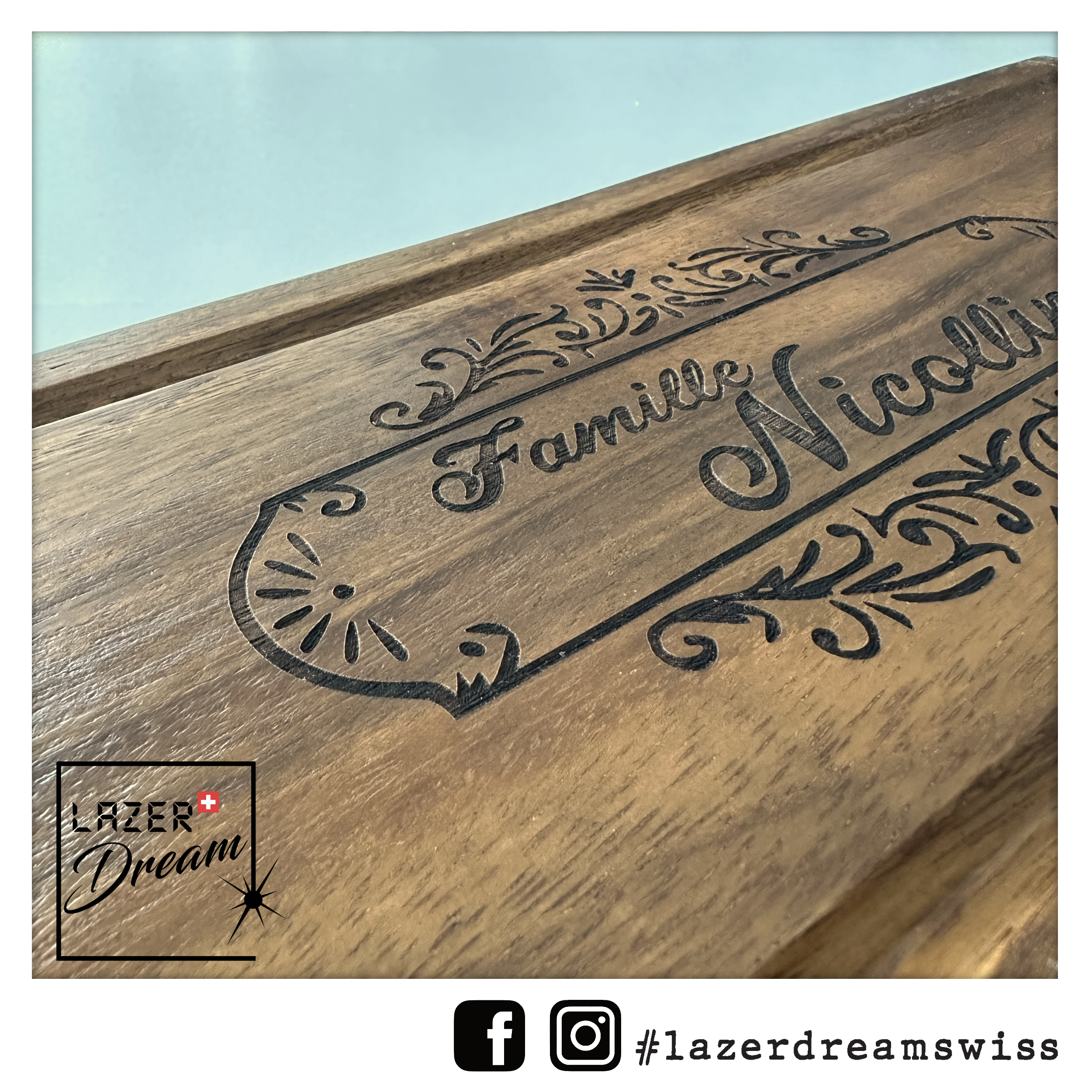 51x18x2cm Wooden board in Acacia - Customizable / Planche à découper en Acacia personnalisable
