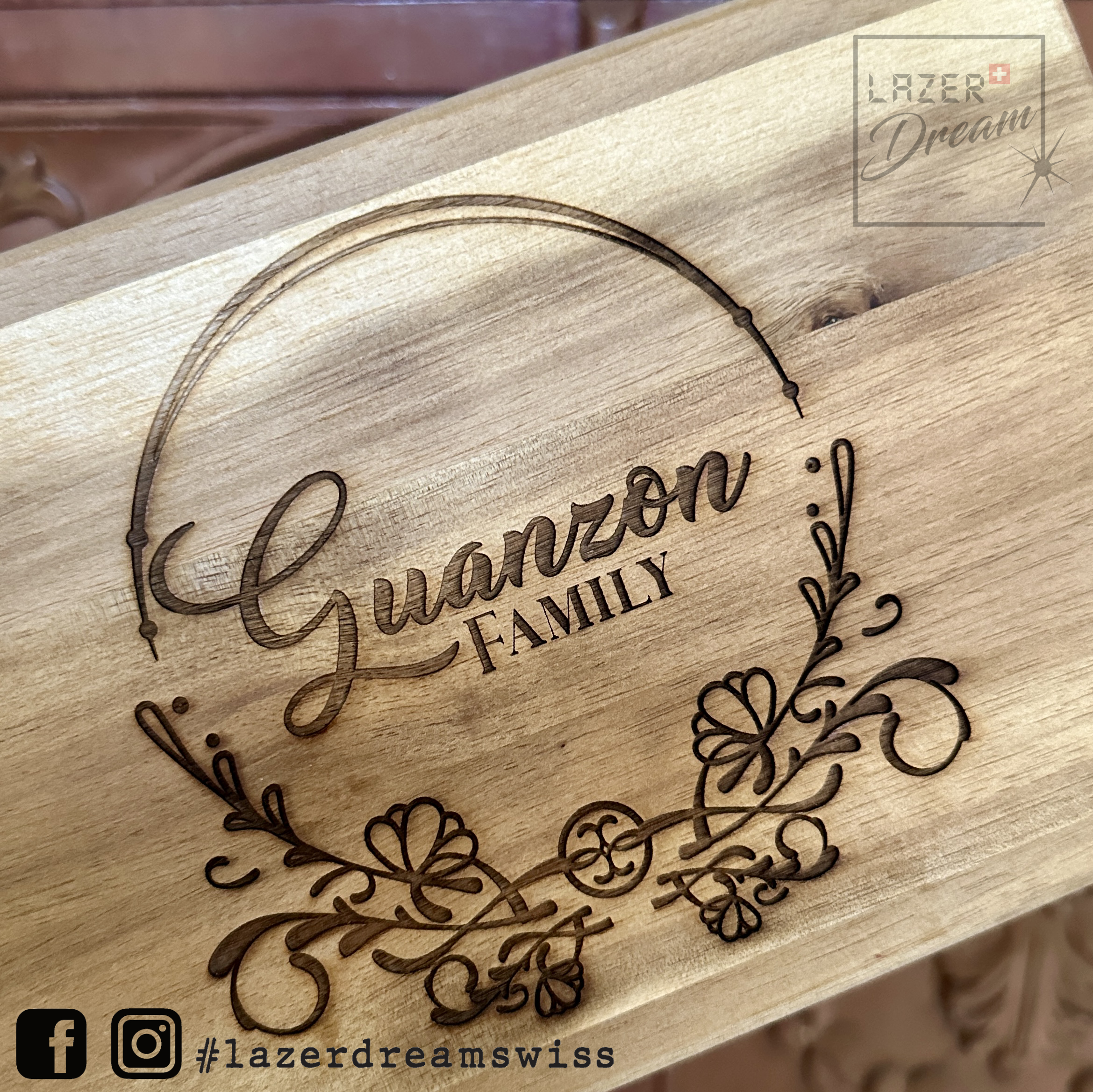 23x15x1cm Wooden board in Acacia - Customizable / Planche à découper en Acacia personnalisable