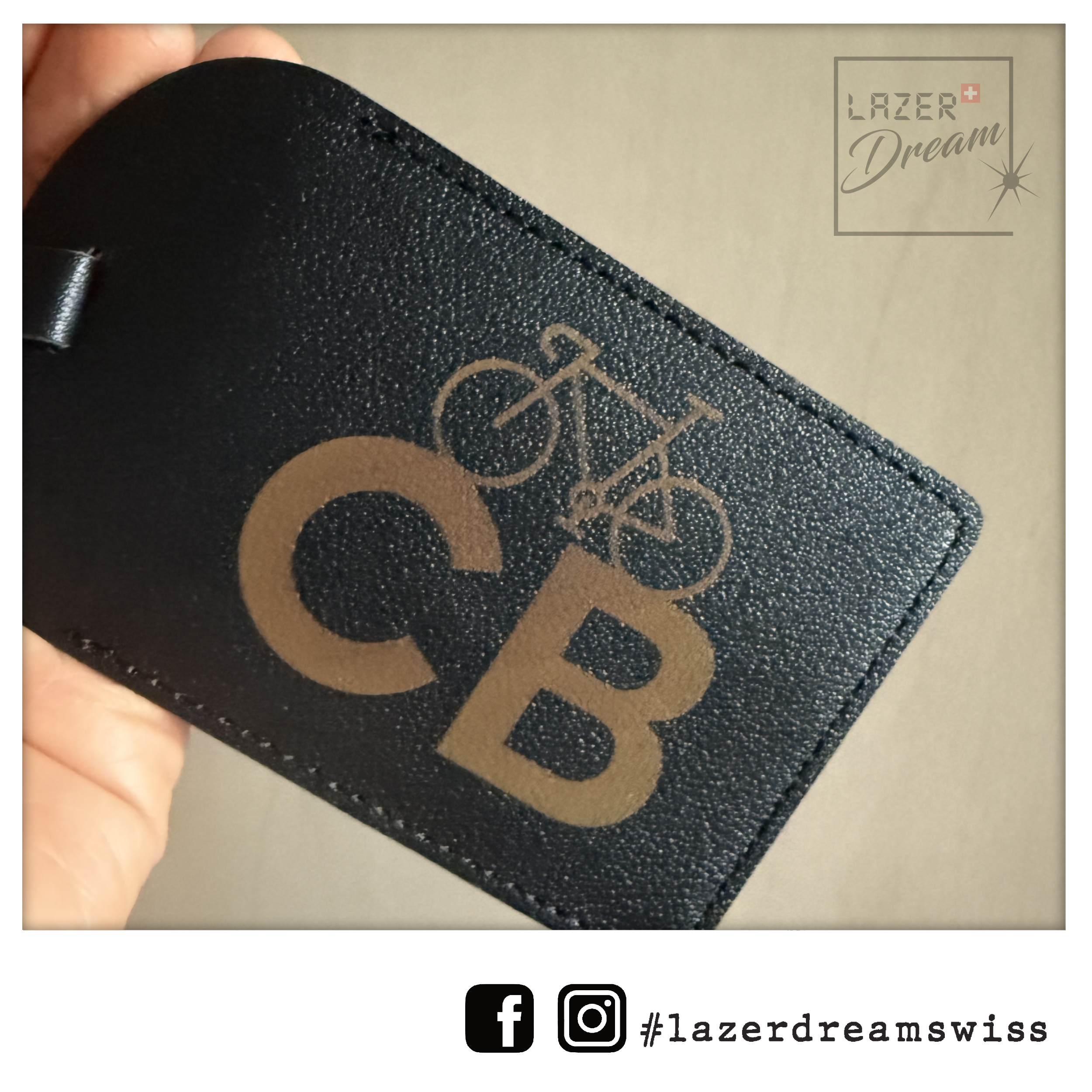 11.2x7.2cm Luggage tag in PU leather - Customizable / Etiquette de baggage en simili cuir personnalisable