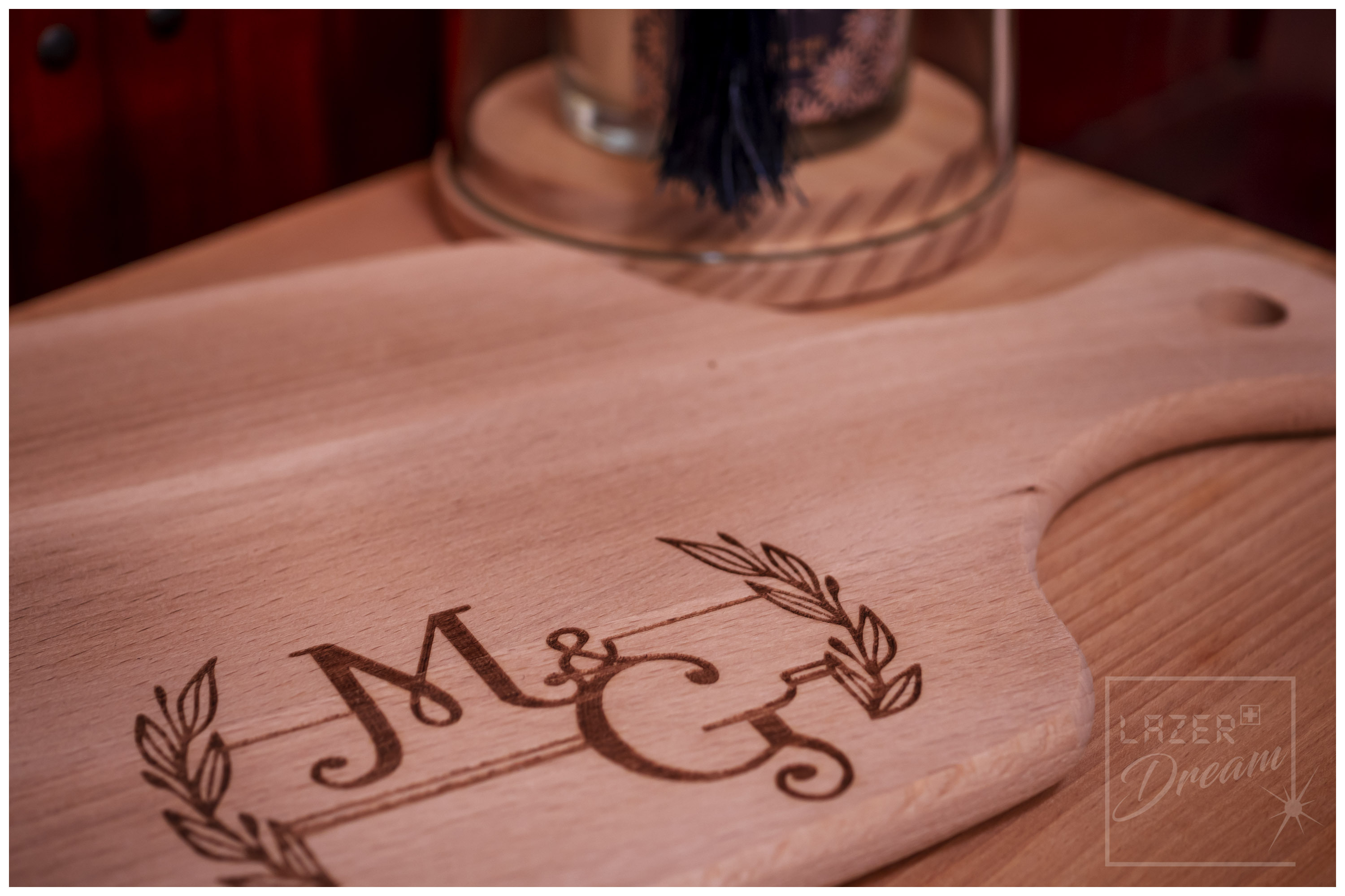 38x18x1.1cm Wooden board in European beech - Customizable / Planche à découper en hêtre (EU) personnalisable