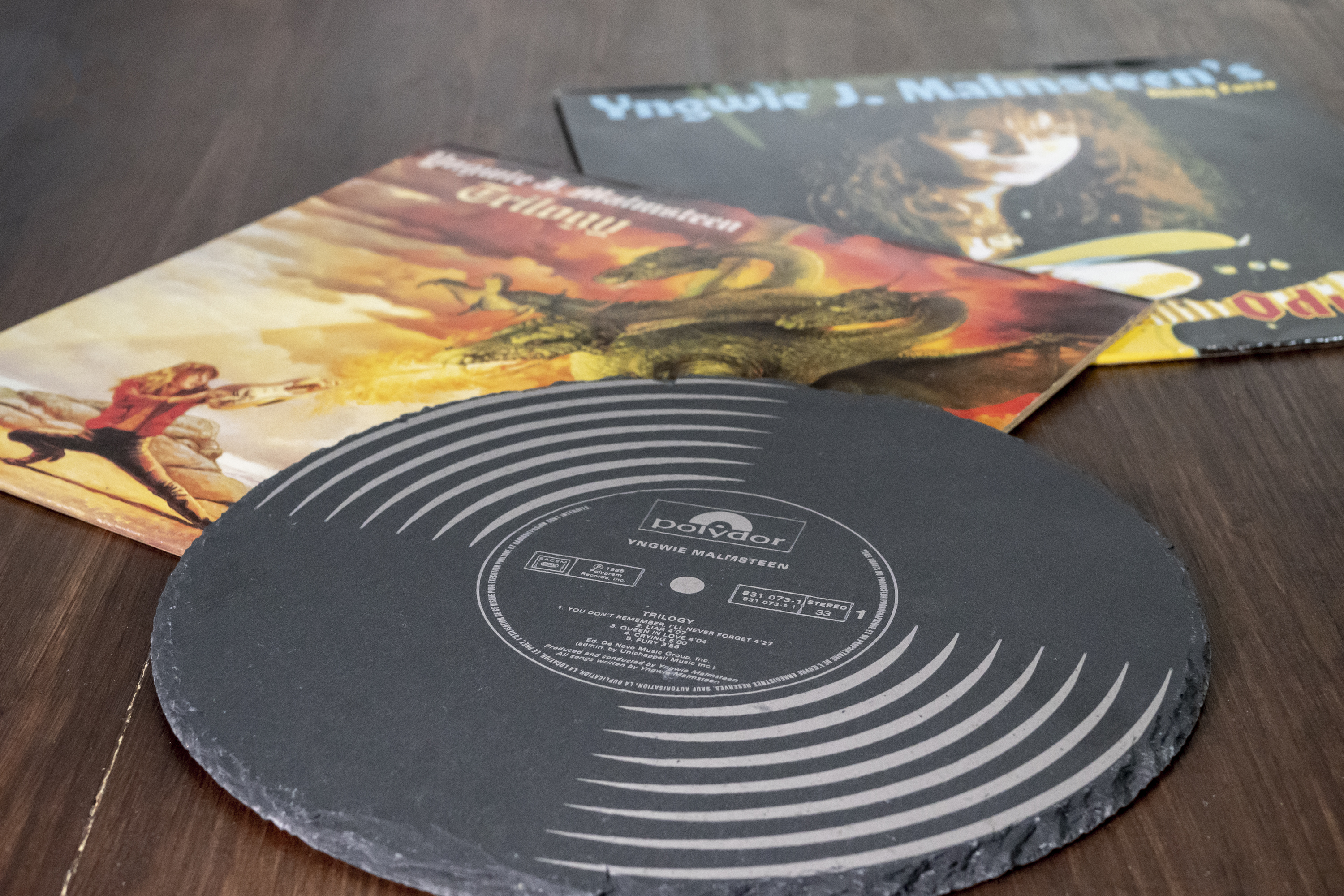28cmØ Slate board with Vinyl record motifs / Planche apéro en ardoise avec motif vinyl