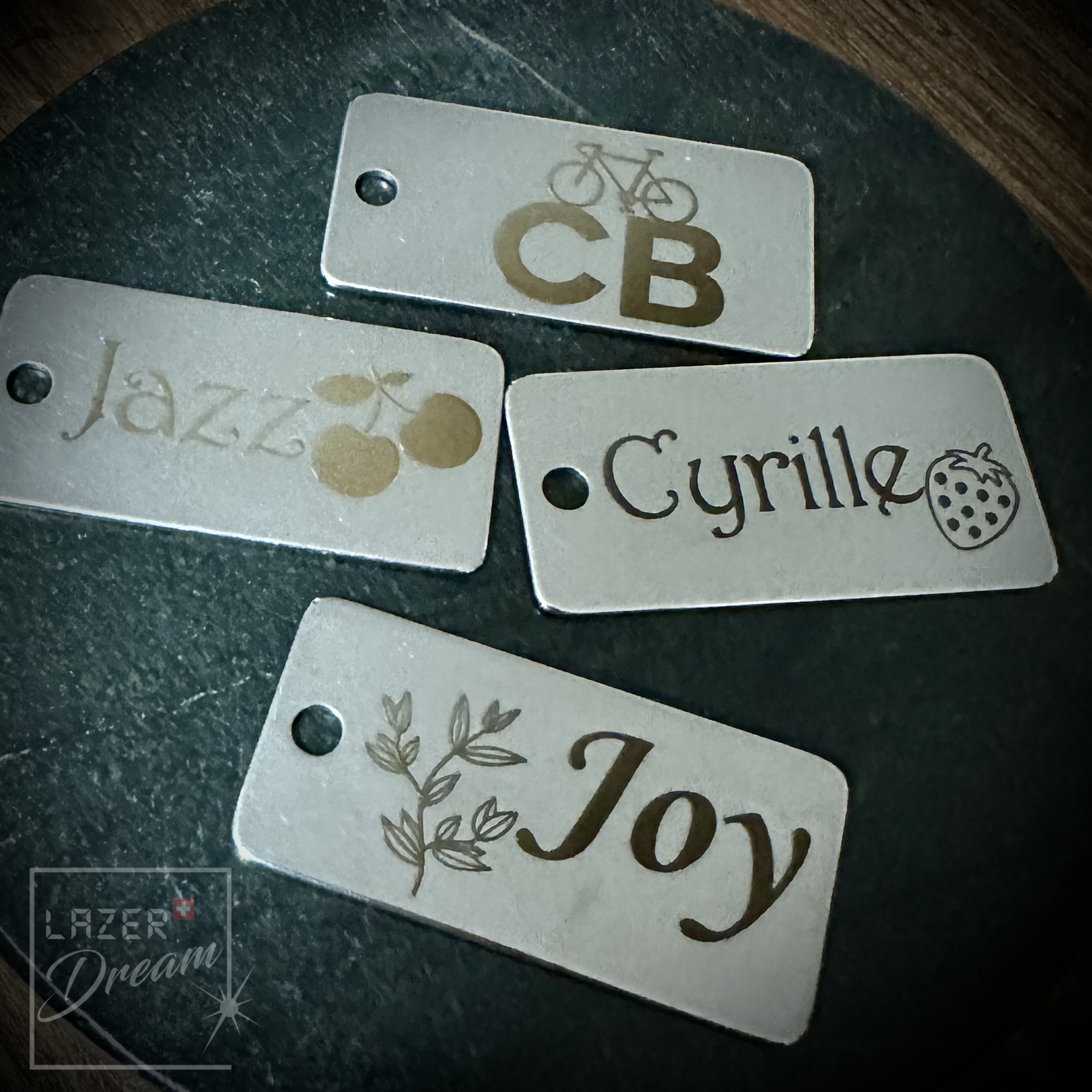 2x4cm Keychain/Bag charm in stainless steel with your logo or your own motif / Porte-clés/Charm en acier avec votre logo ou motif
