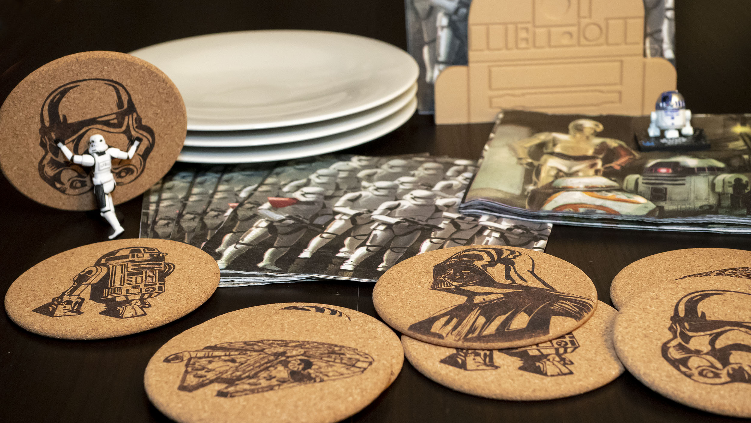 Cork coaster with your logo or motif / Dessous de verre en liège avec votre logo ou motif