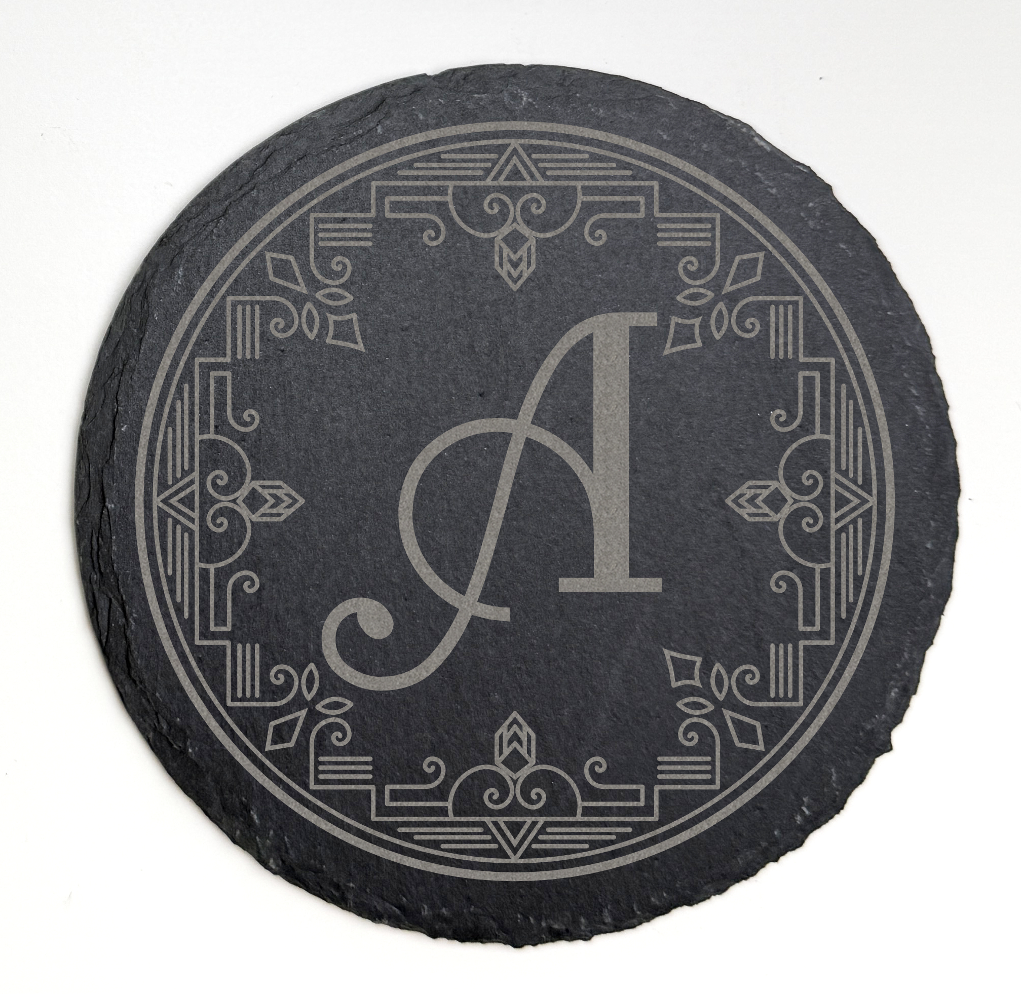 10cmØ Slate coasters with monogram motif - Customizable / Dessous de verre en ardoise avec monogram personnalisable