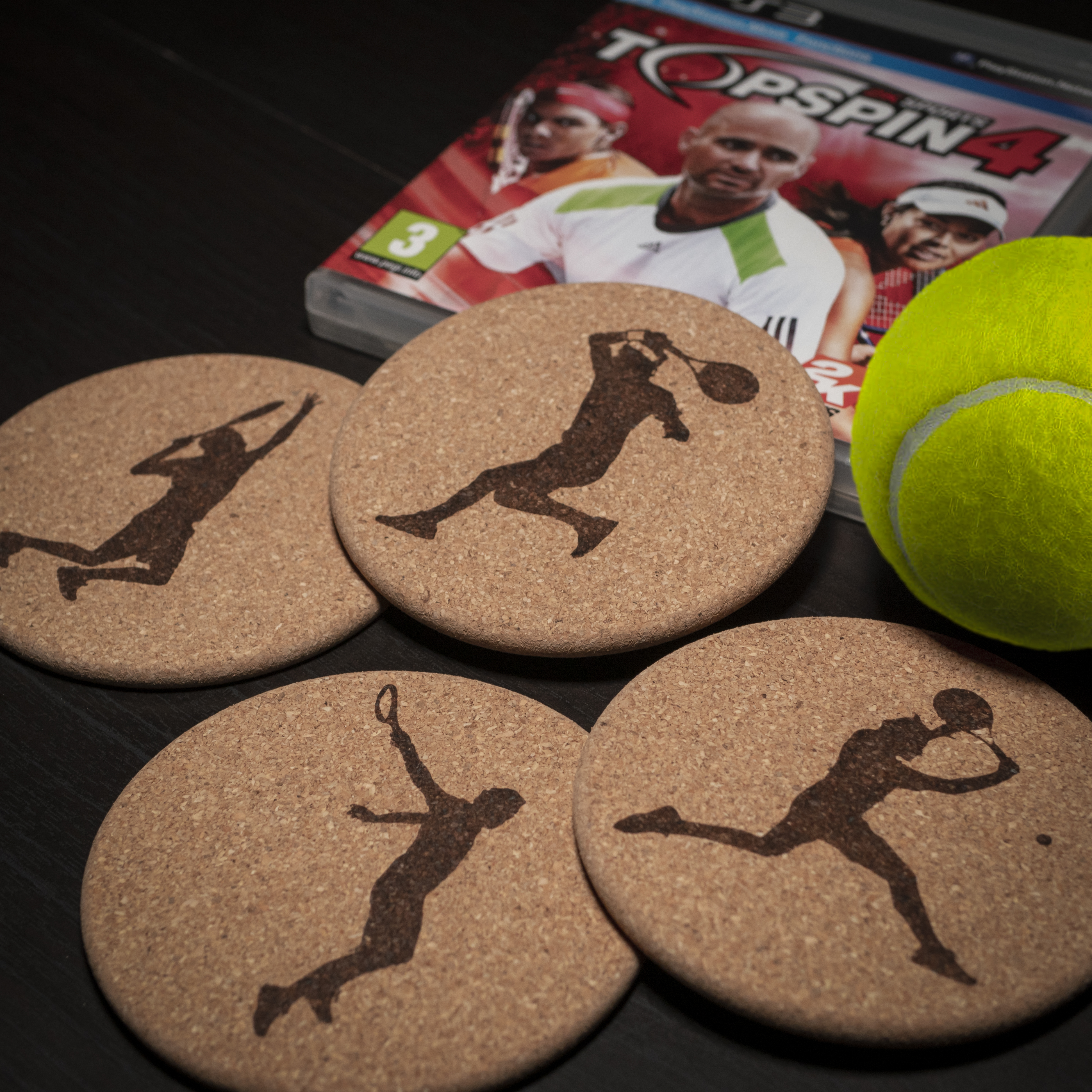 Cork coasters with Sports motifs  / Dessous de verre en liège avec motifs sports