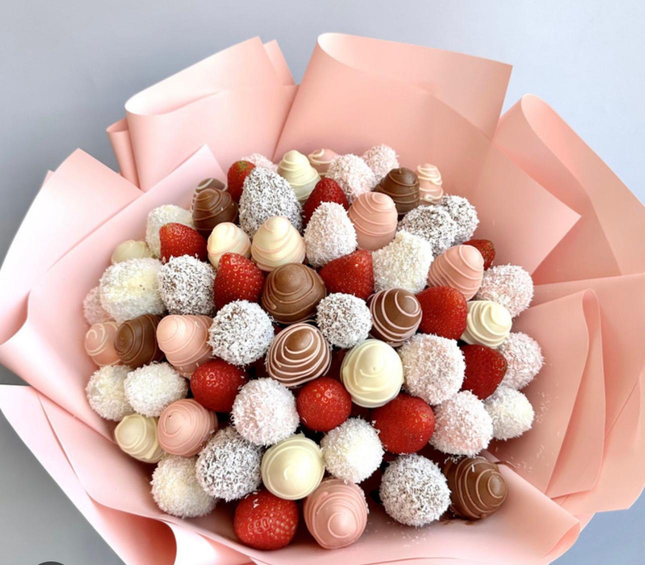 Gourmet strawberry and chocolate bouquet