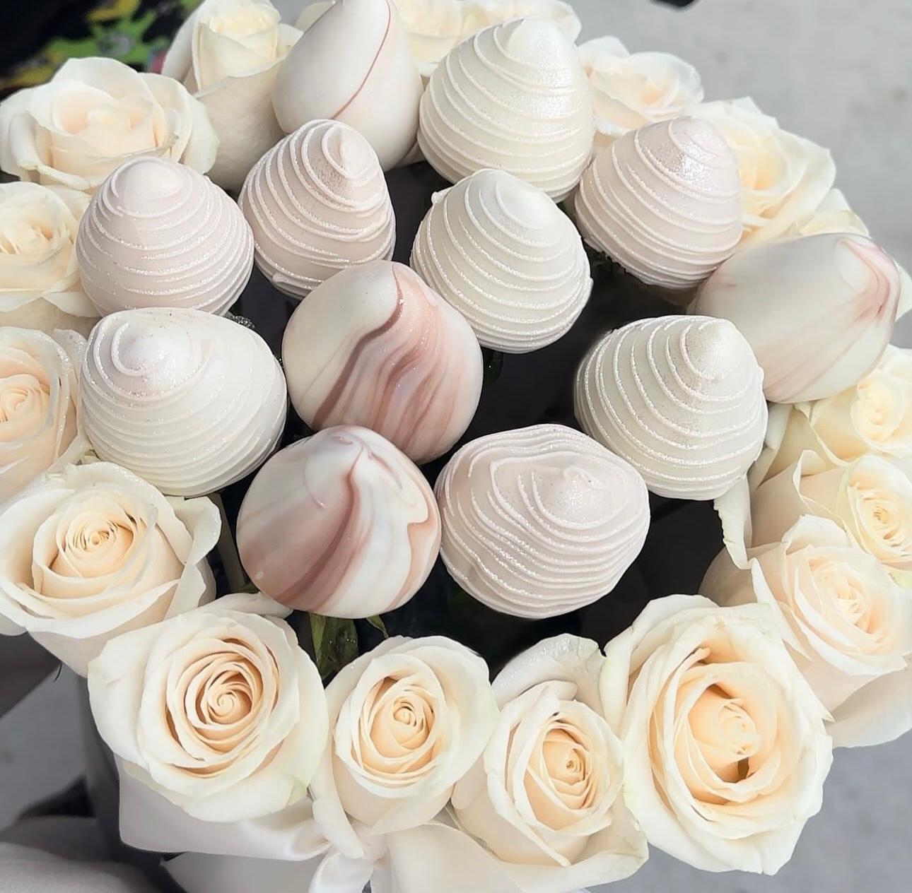 Elegant rose and chocolate strawberry bouquet