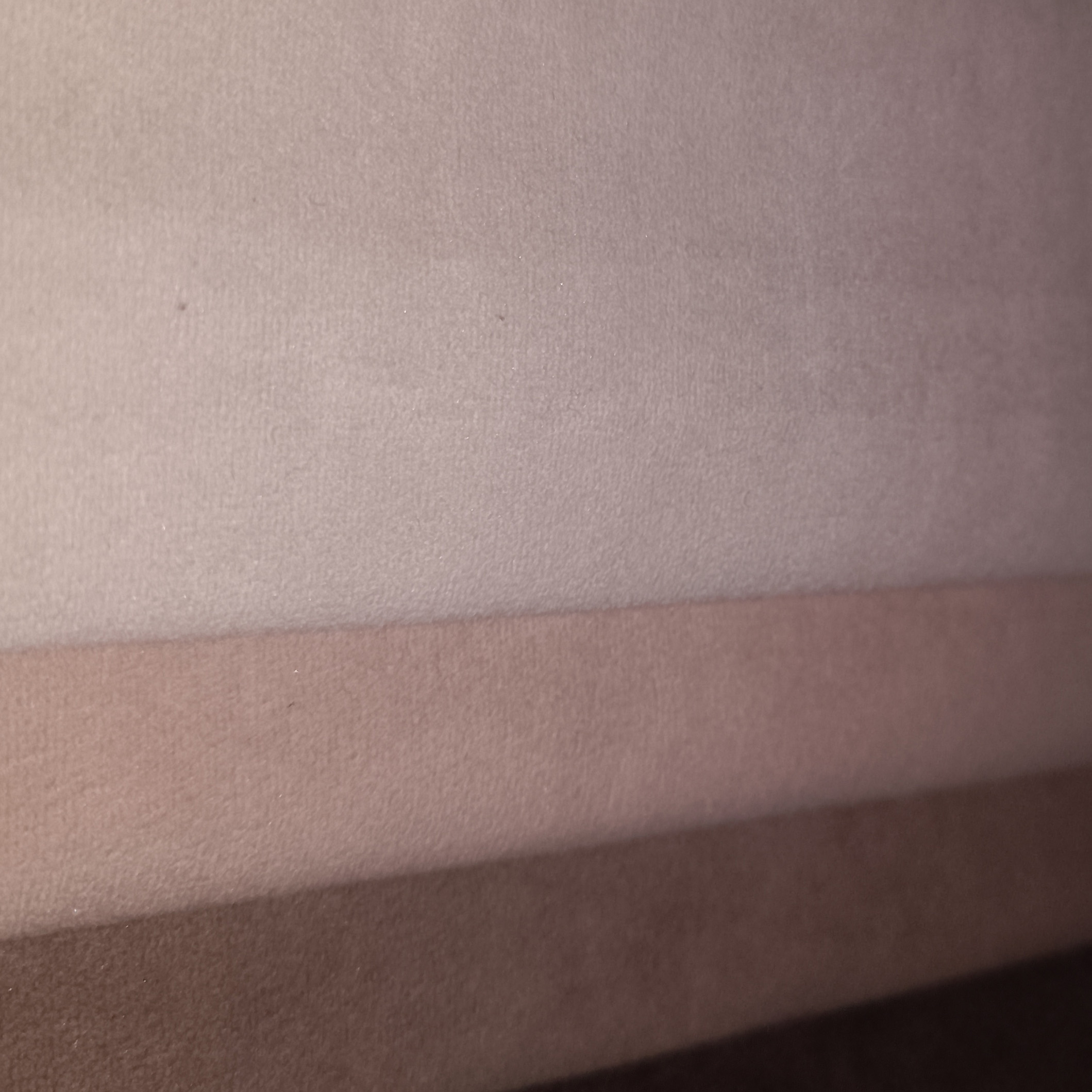Gandrīz balts matēts velūrs Nr.23