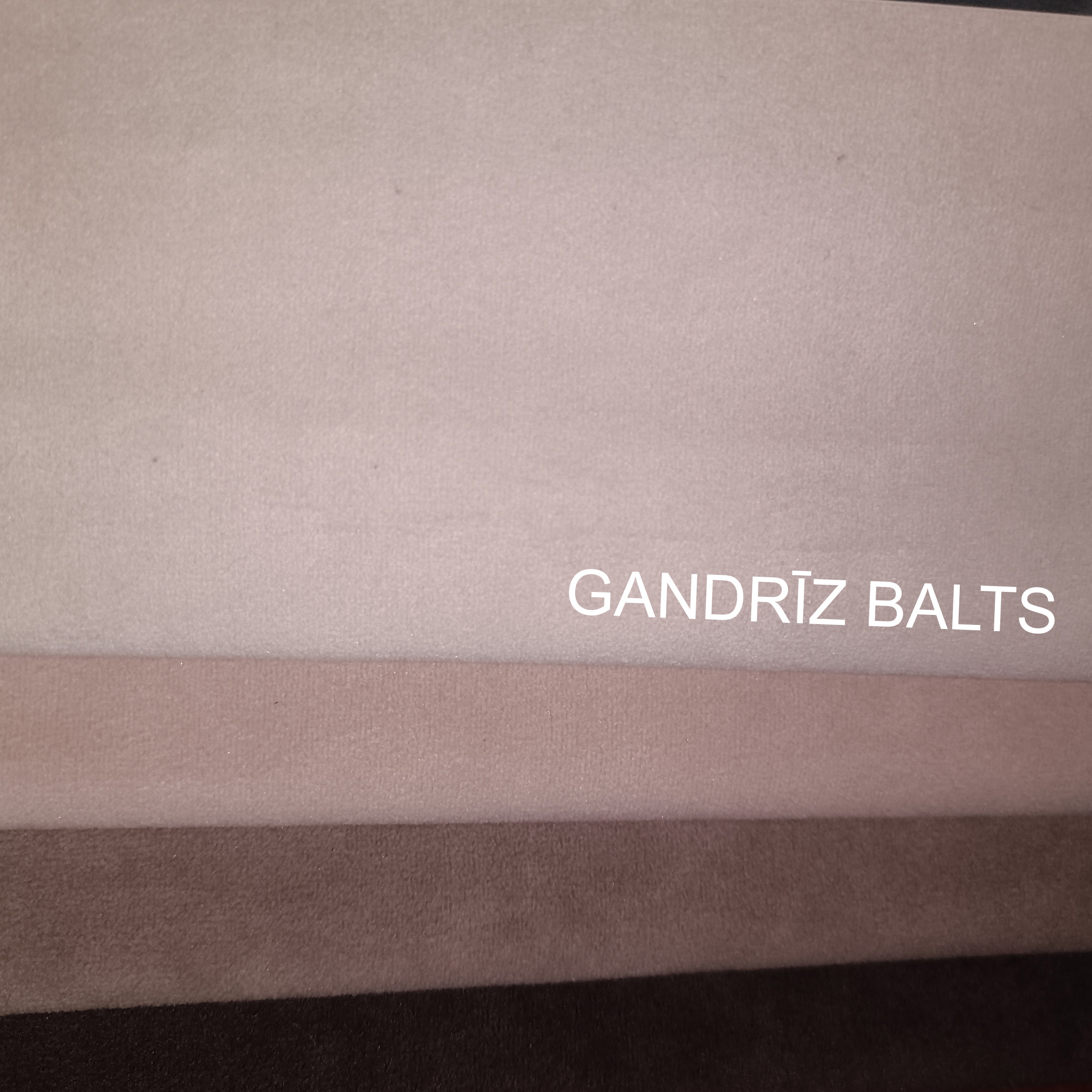 Gandrīz balts matēts velūrs Nr.23