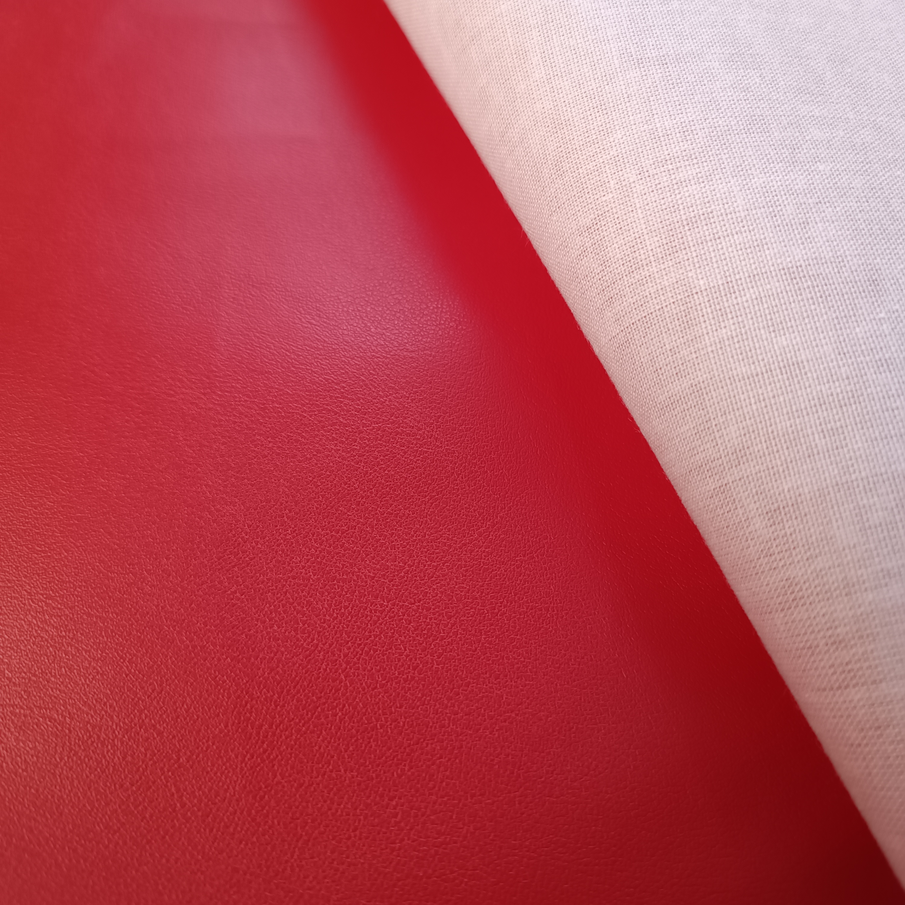 Sarkans ādas aivietotājs 1m