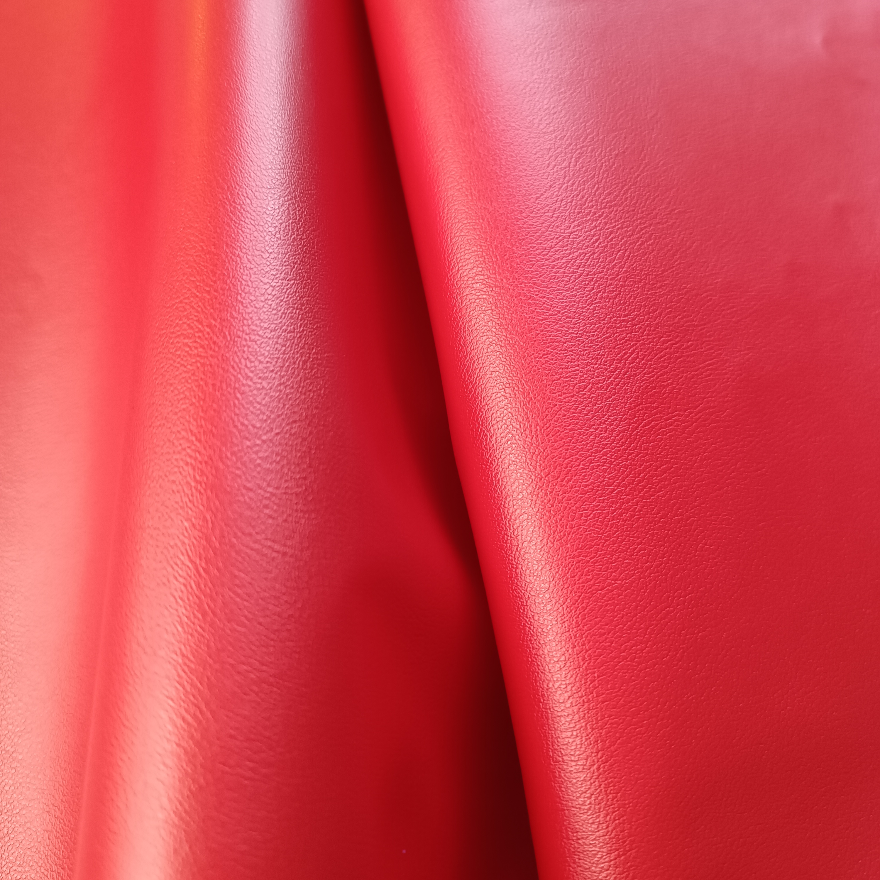 Sarkans ādas aivietotājs 1m