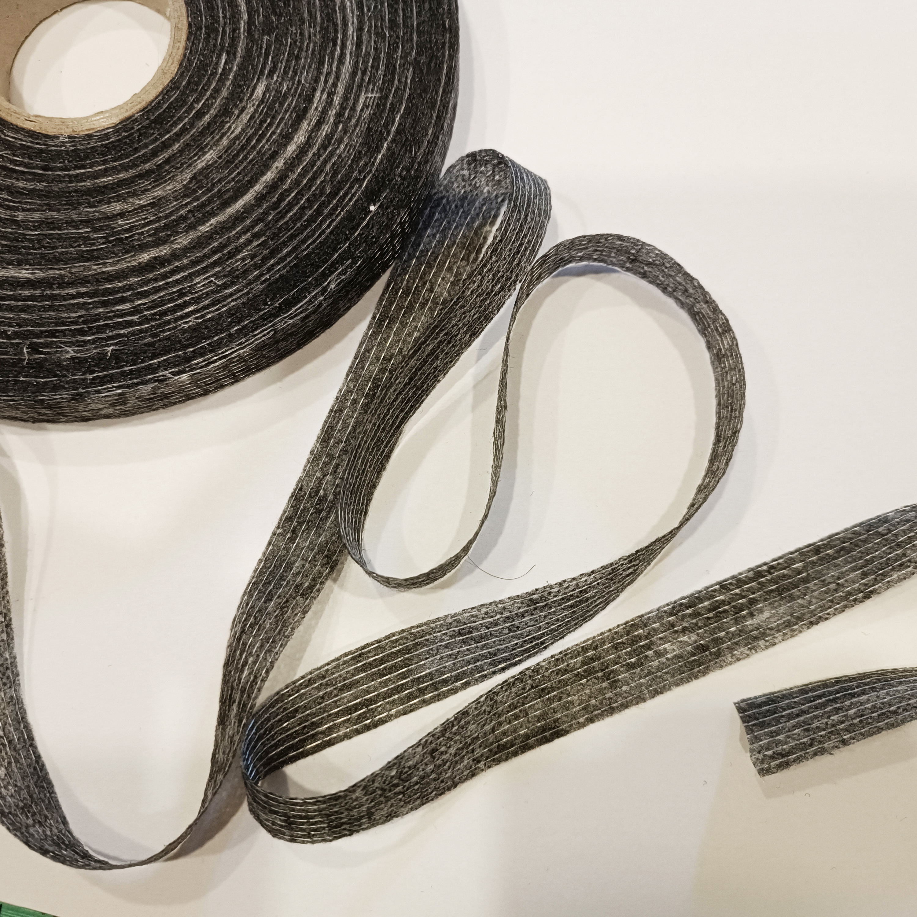 Piegludināma lente - stīvdrēbe ar diegu, 15mm x 4m