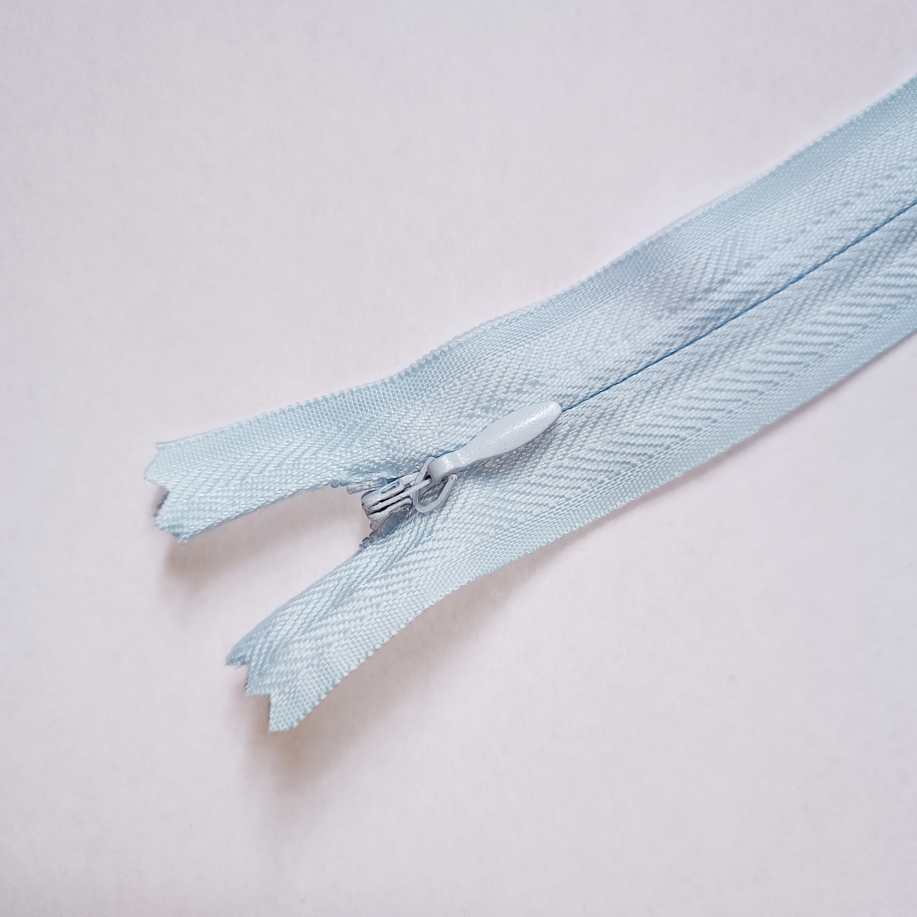 Slēptais rāvējslēdzējs 20cm, Nr.17