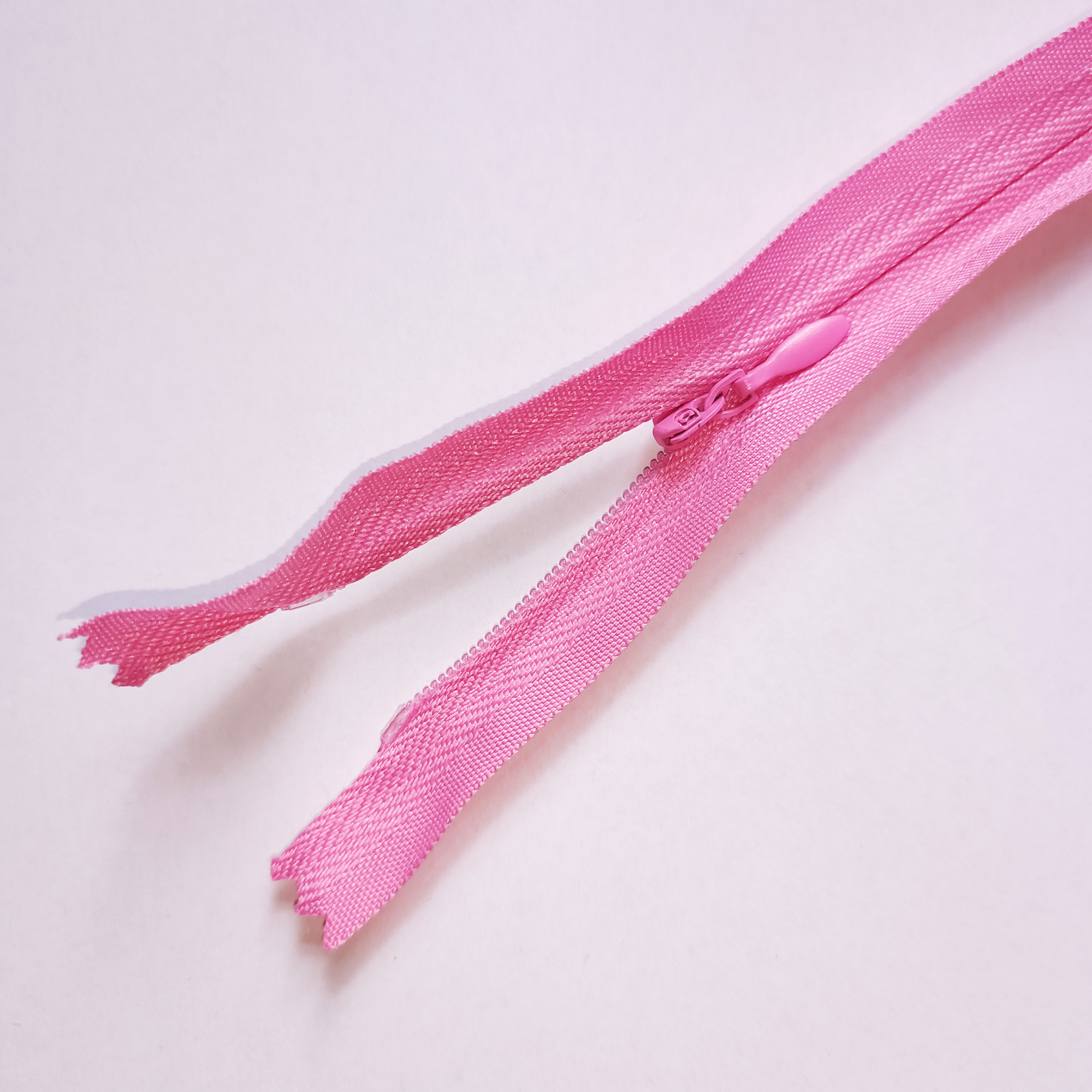 Slēptais rāvējslēdzējs 20cm, Nr.15