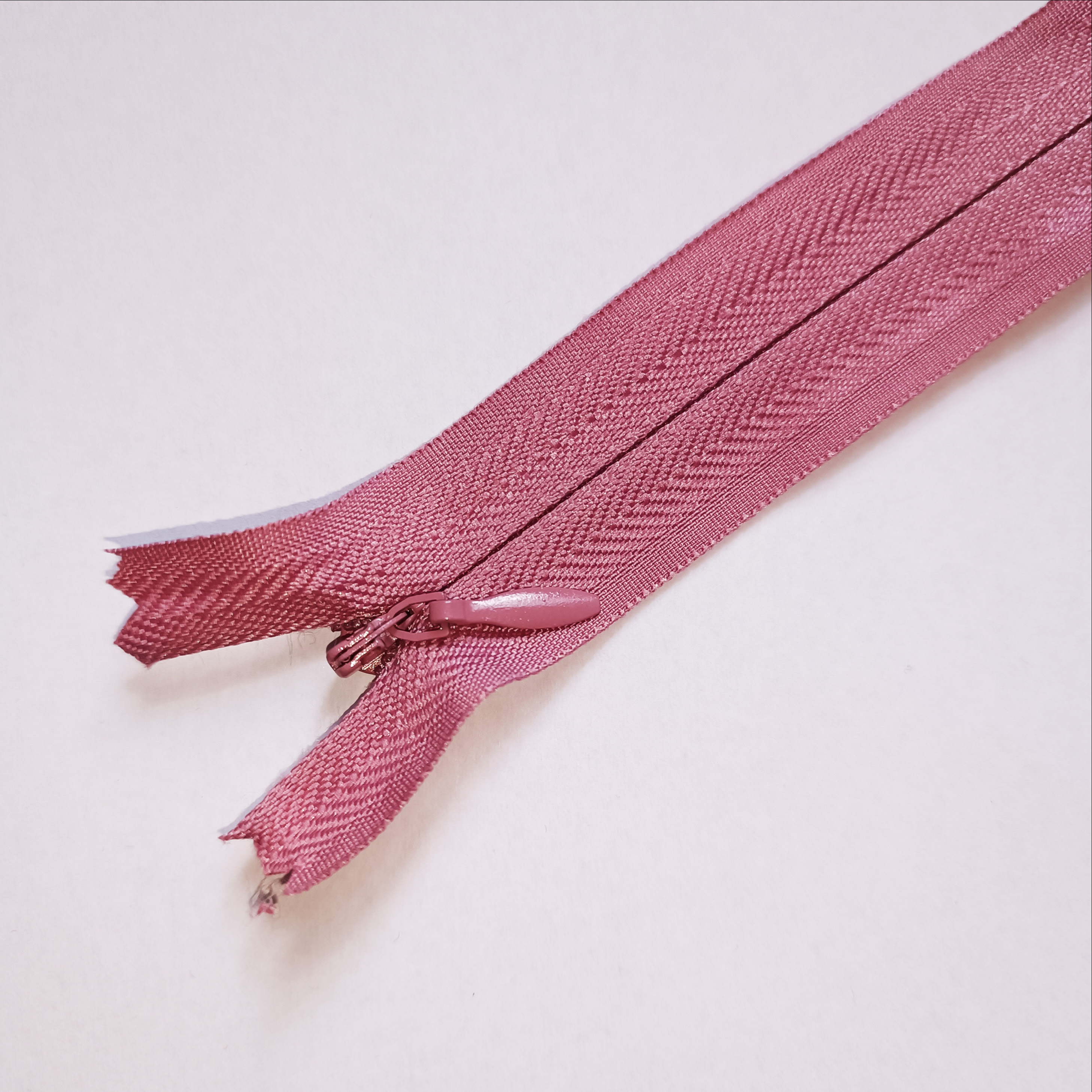 Slēptais rāvējslēdzējs 20cm, Nr.20