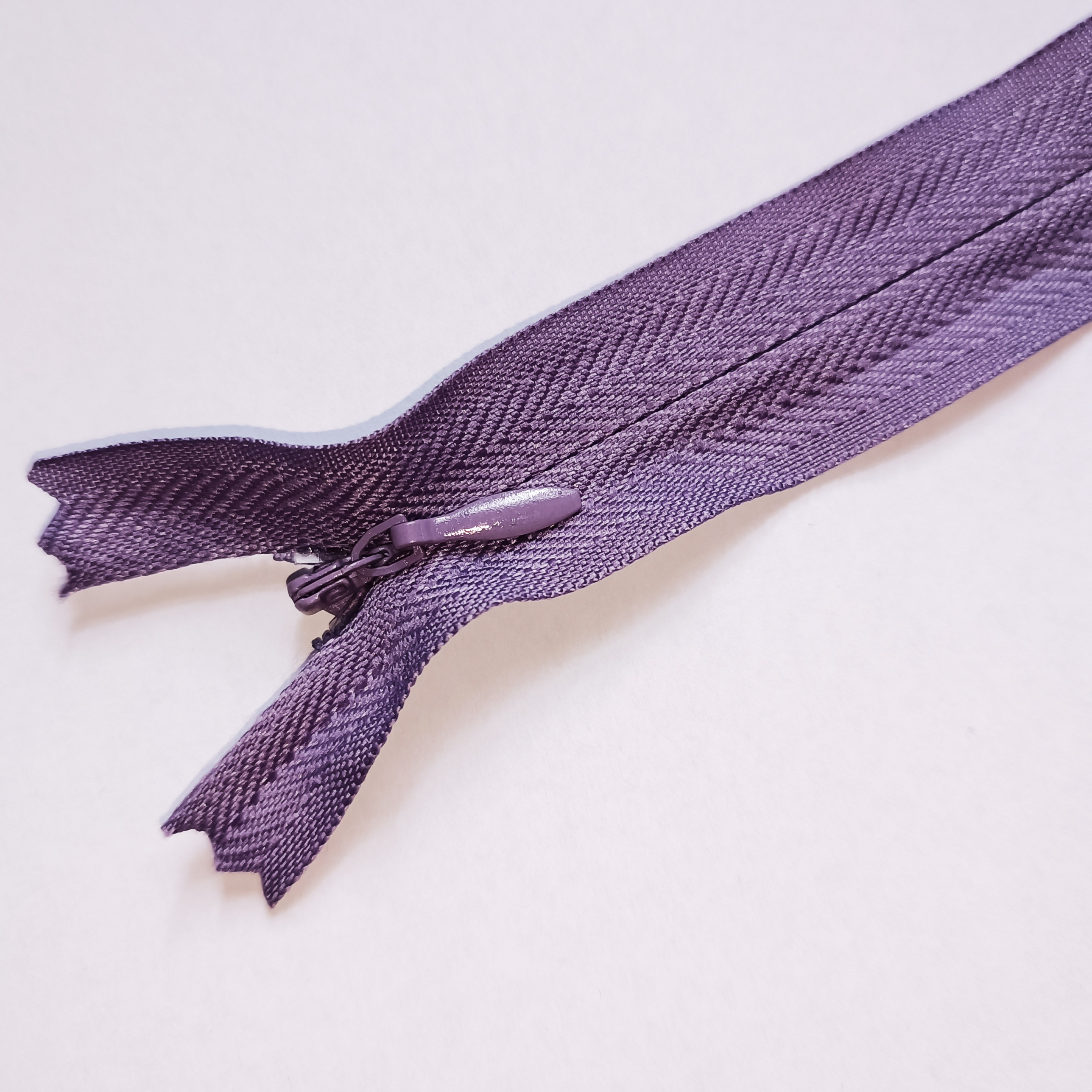 Slēptais rāvējslēdzējs 20cm, Nr.19