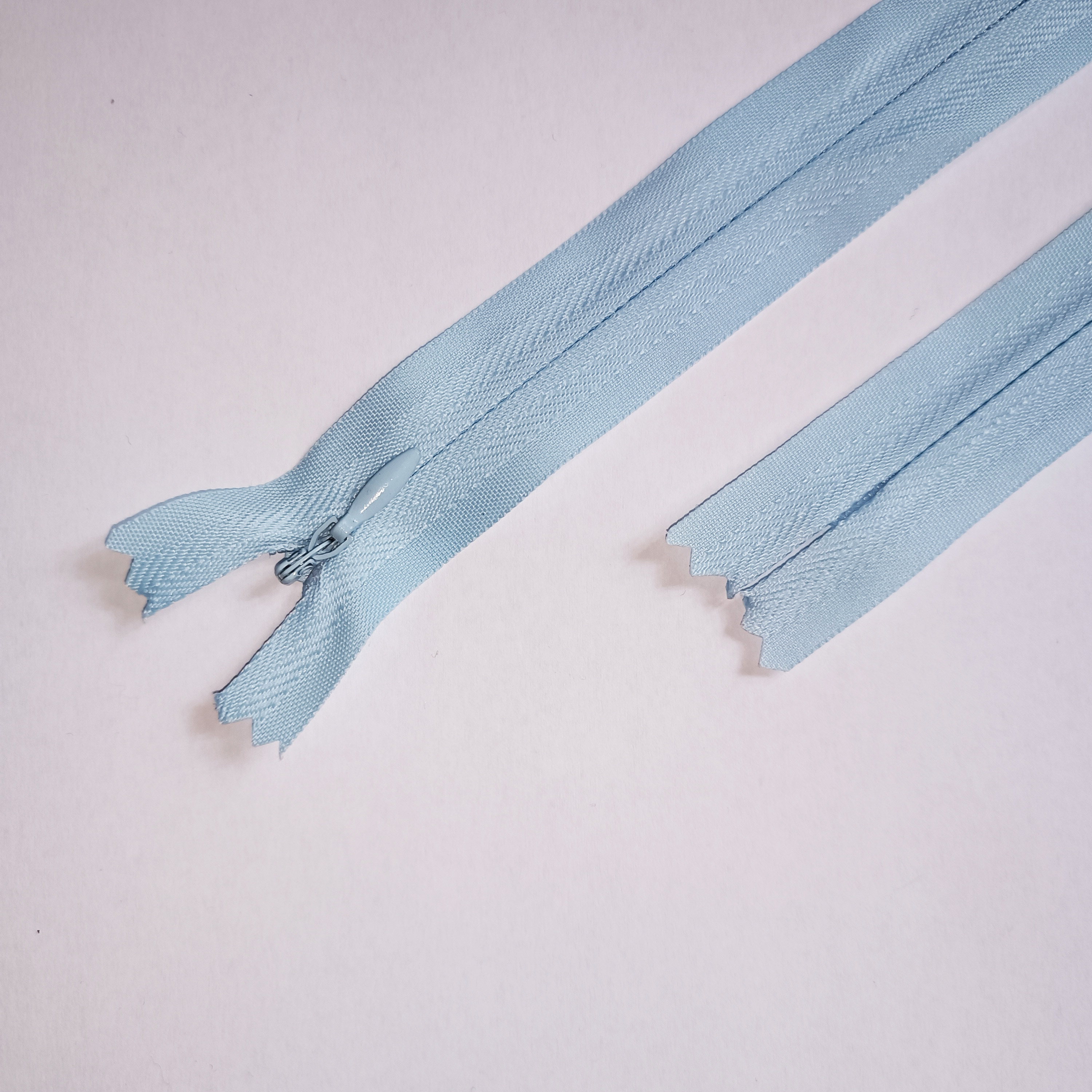 Slēptais rāvējslēdzējs 25cm, Nr.8