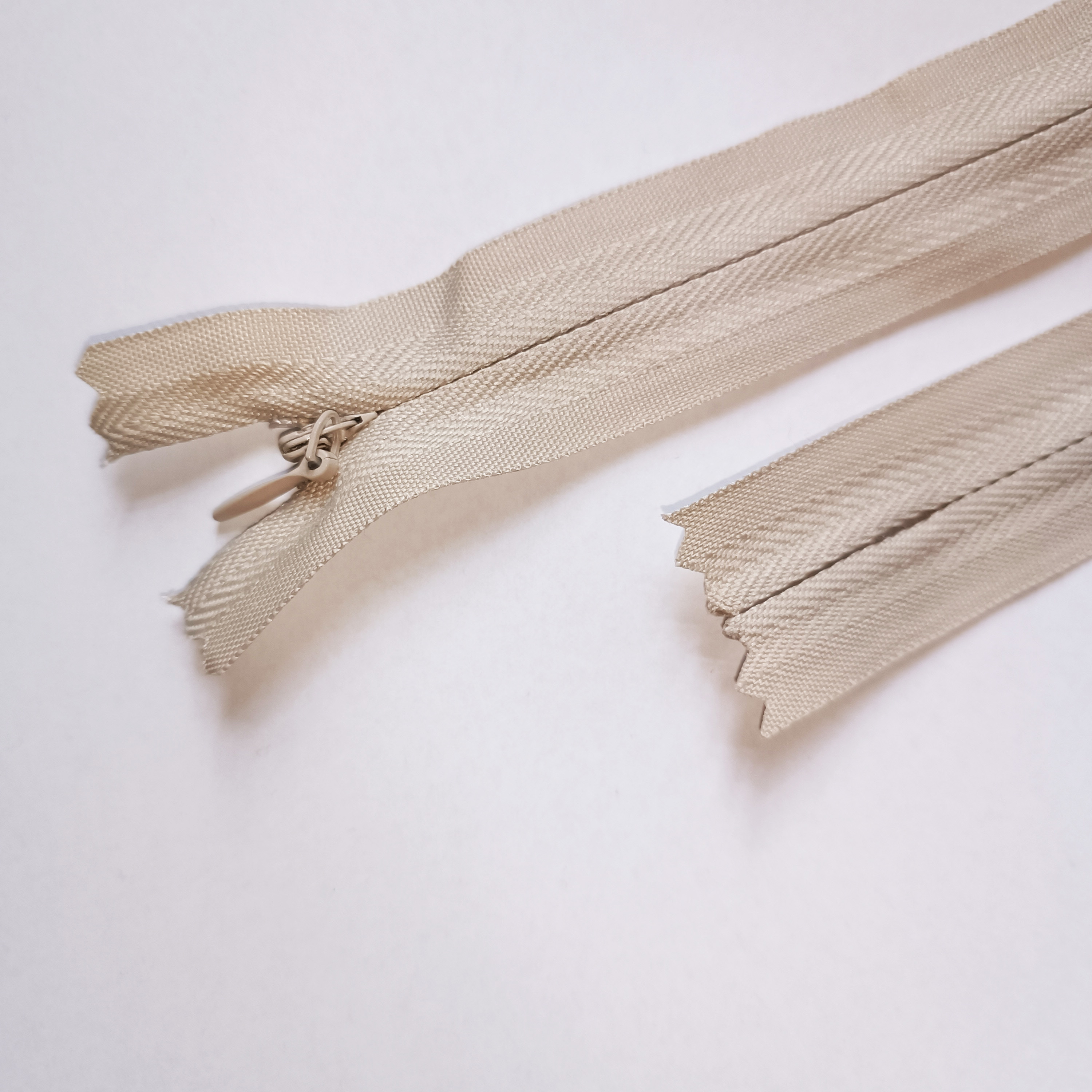 Slēptais rāvējslēdzējs 50cm, Nr.12