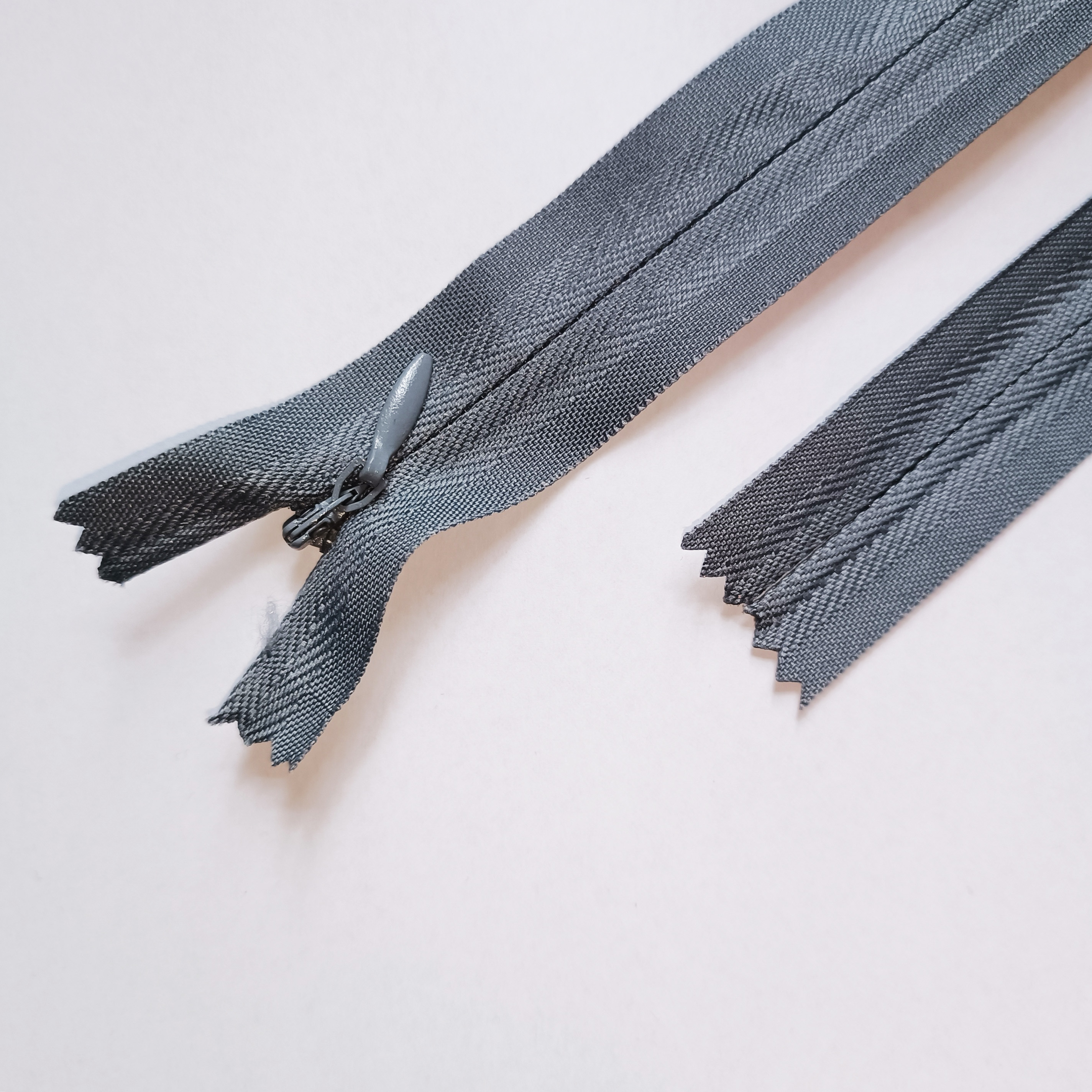 Slēptais rāvējslēdzējs 50cm, Nr.13