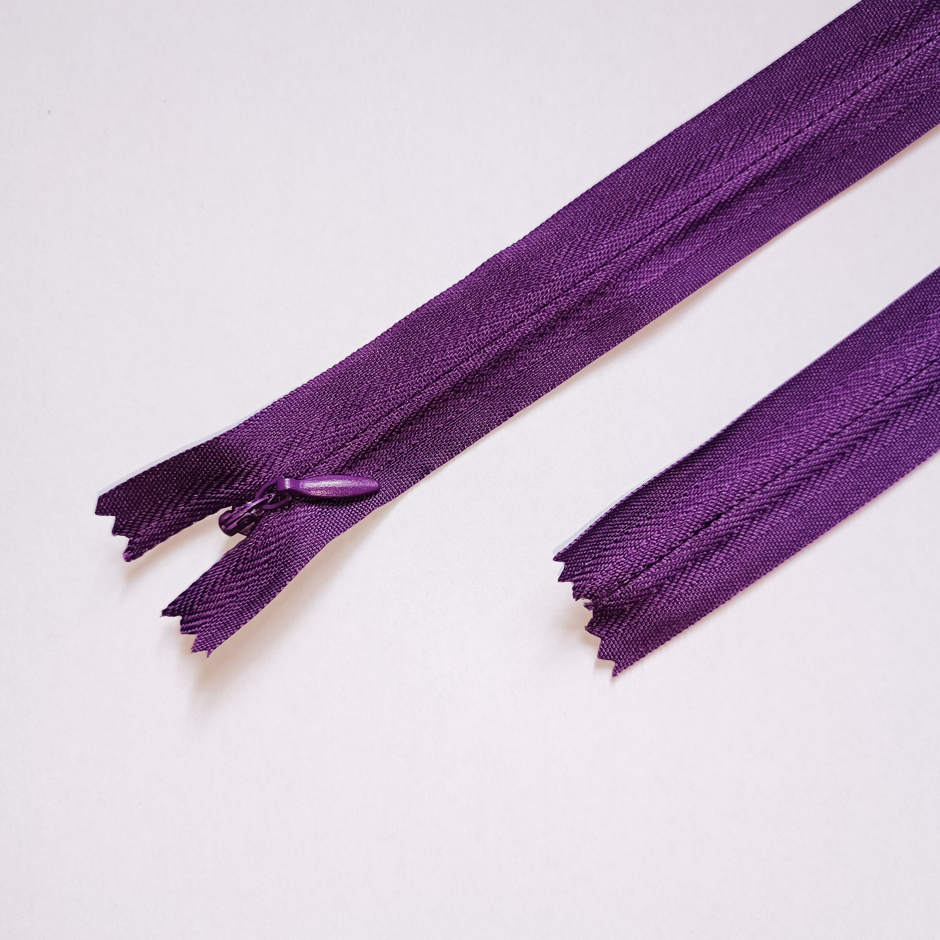 Slēptais rāvējslēdzējs 40cm, Nr.21