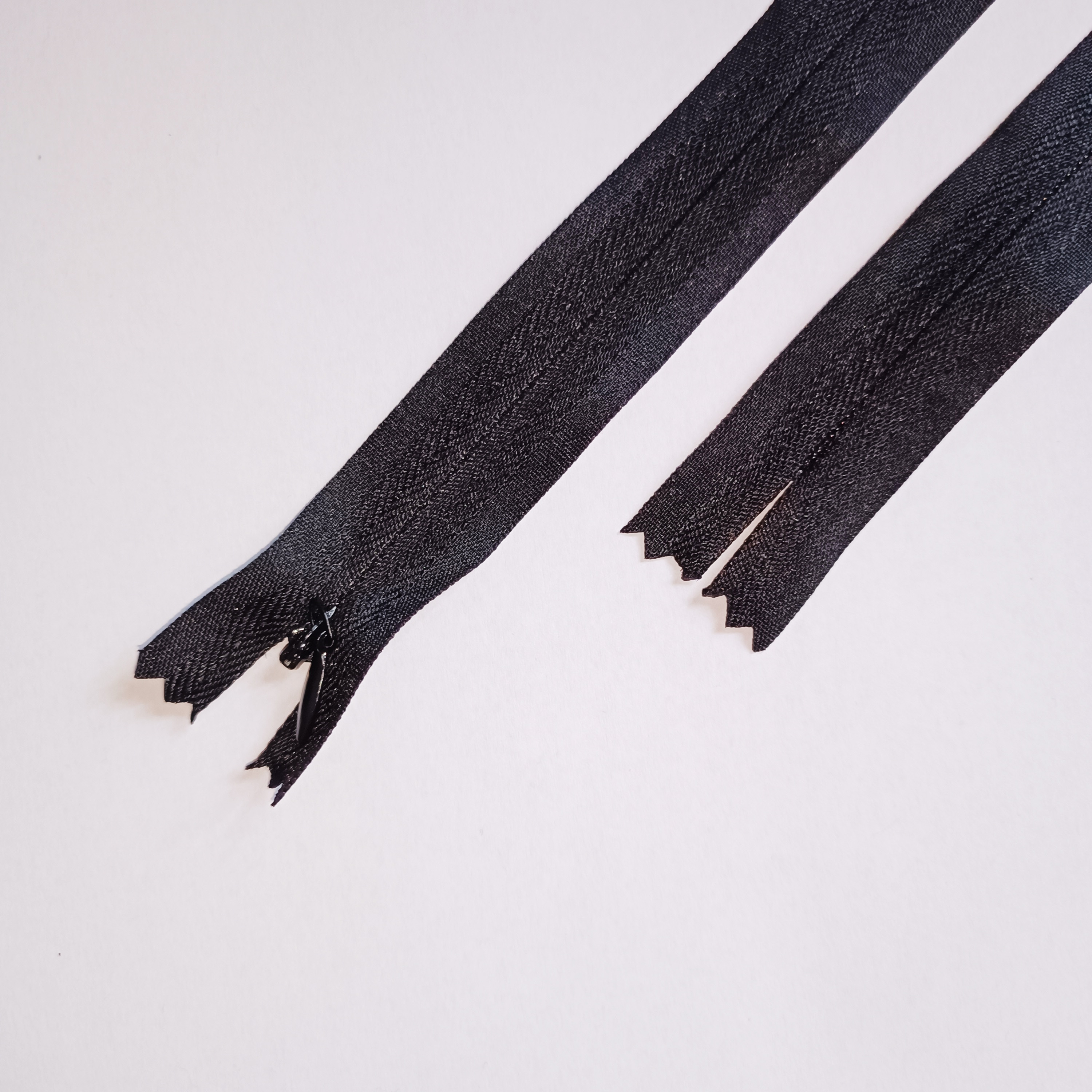 Slēptais rāvējslēdzējs 40cm, Nr.4