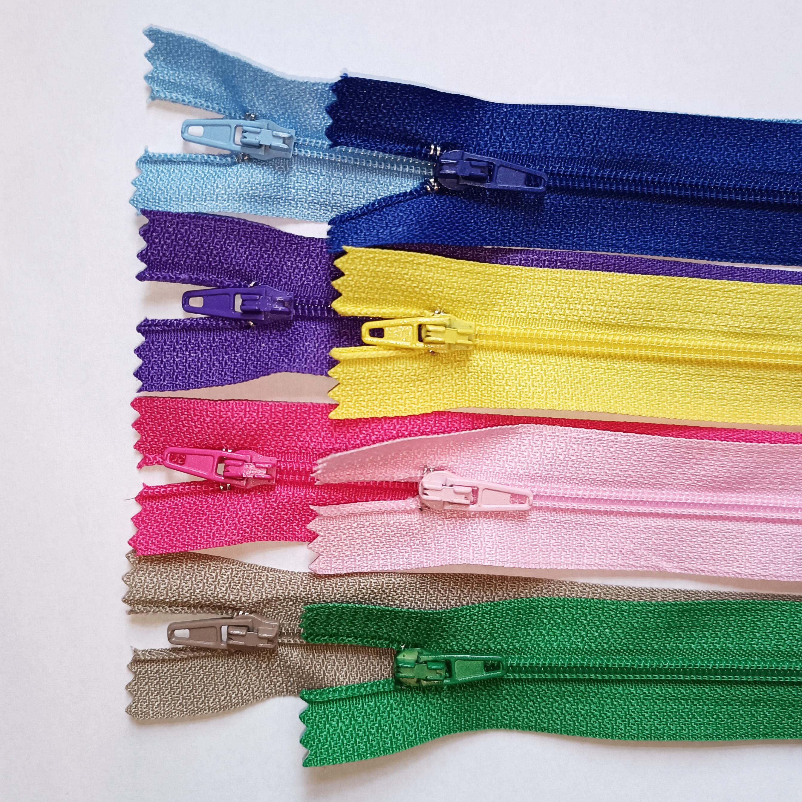 Spirālveida rāvējslēdzējs 20cm, Nr.11