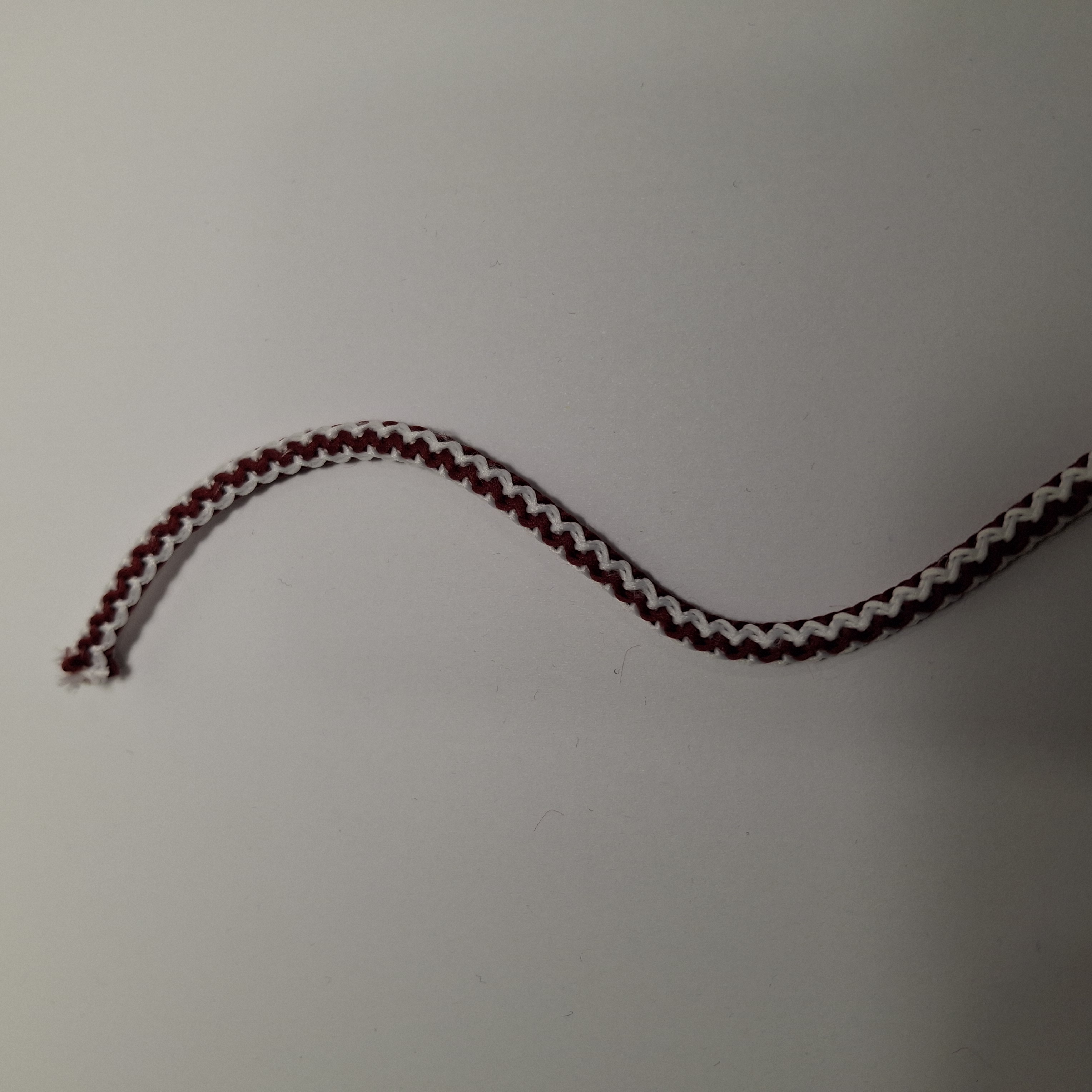 Šņore (sarkanā-balta) 6mm x 3m