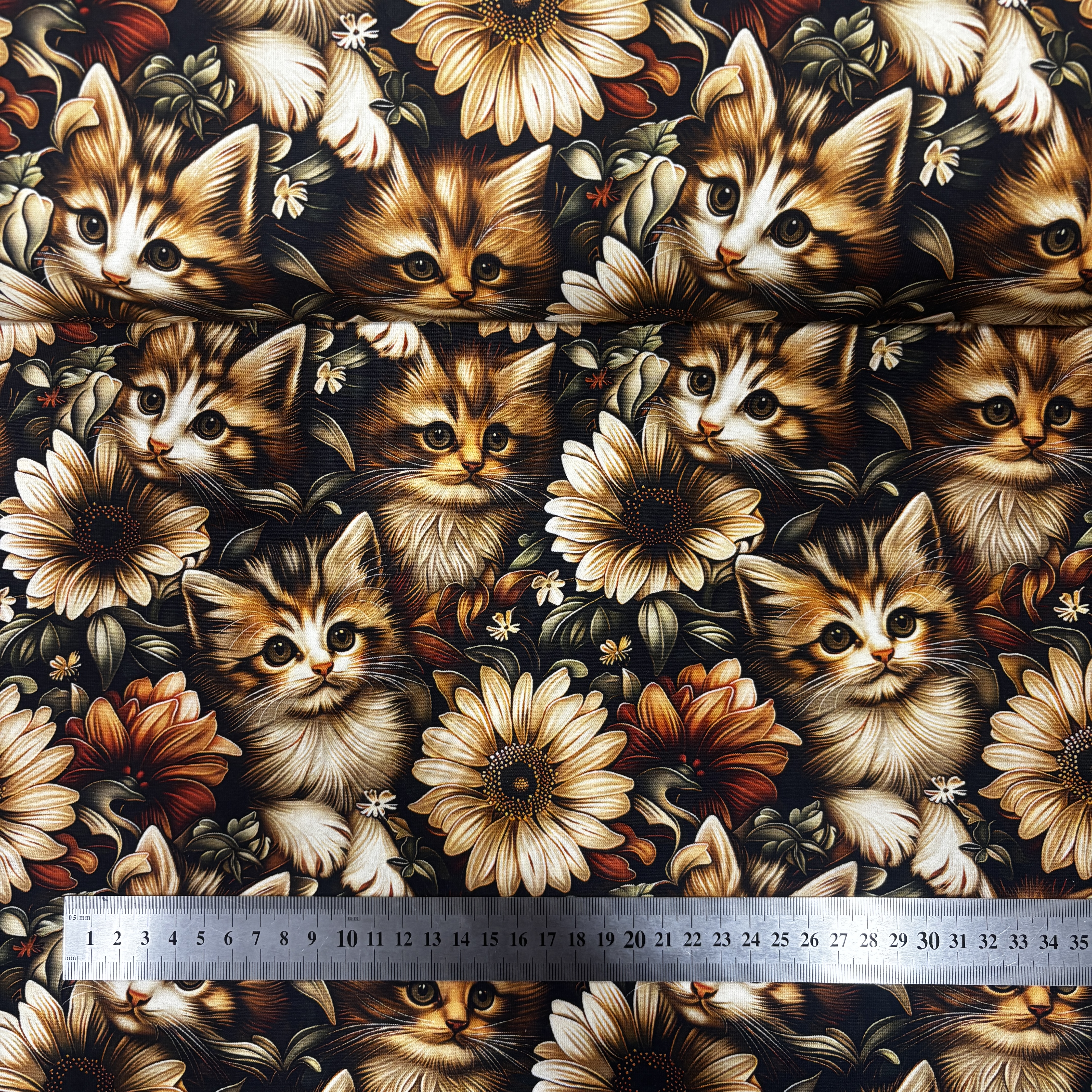 Kaķi un ziedi trikotāža