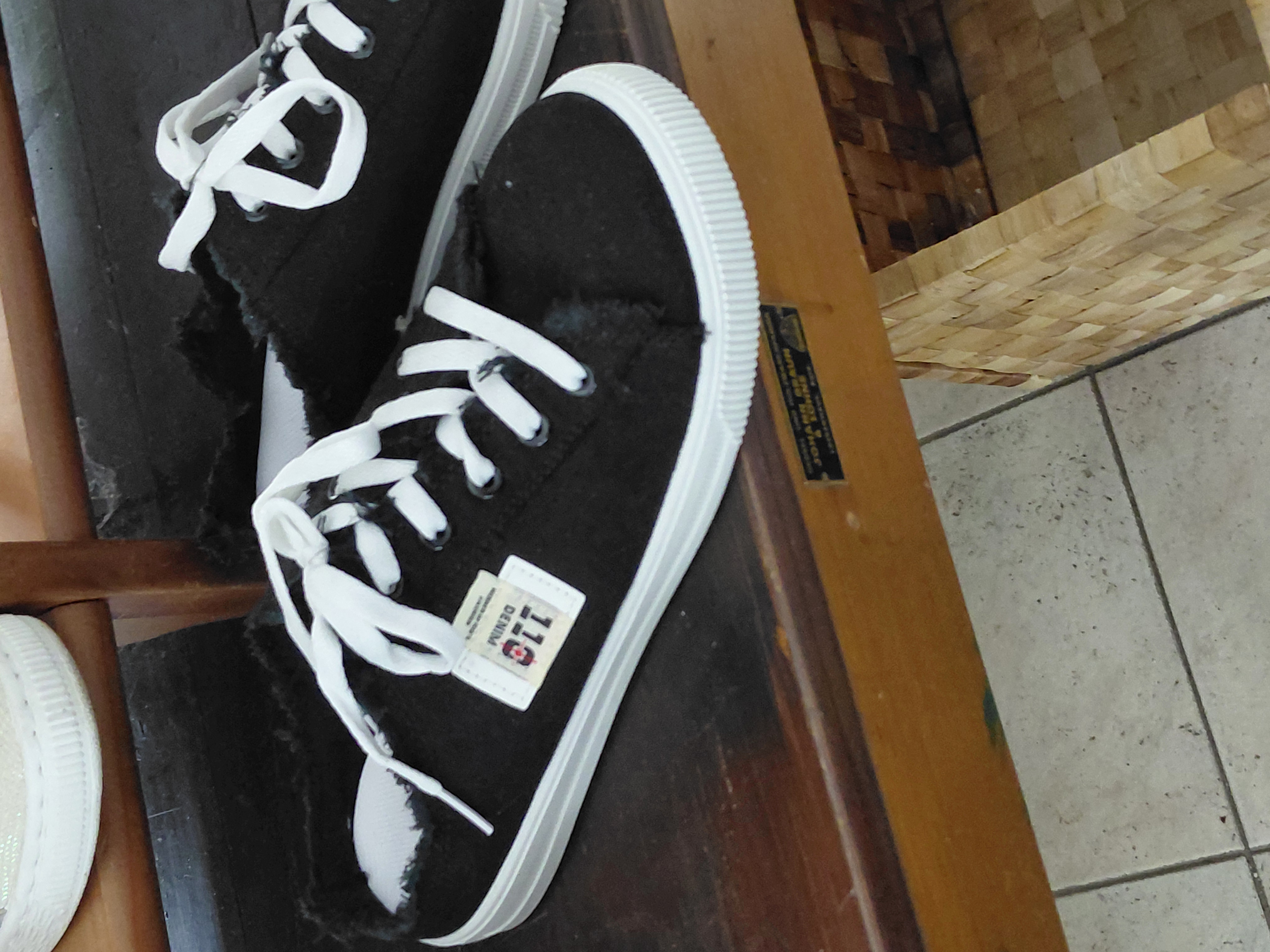 Schwarze Sneakers