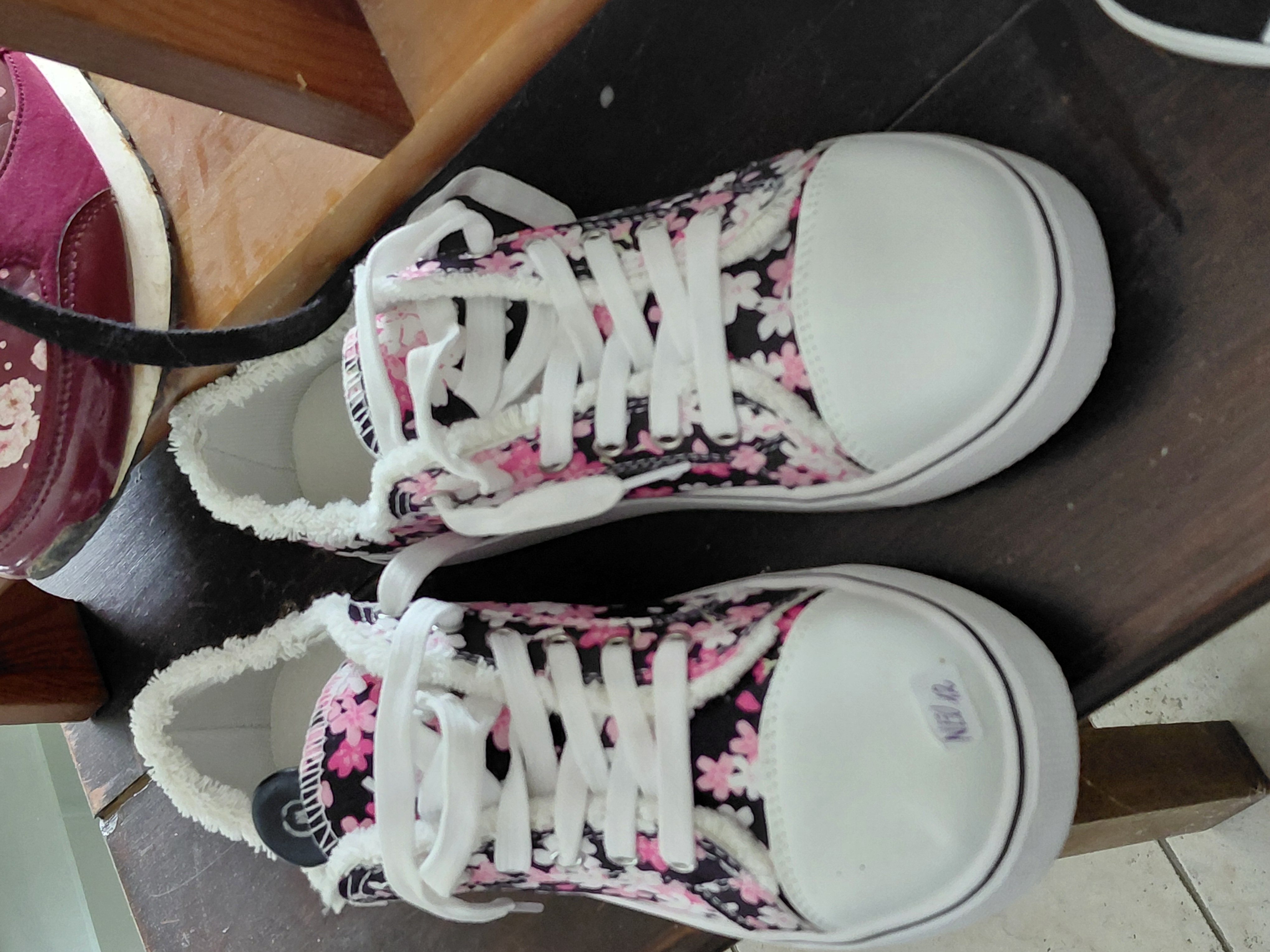 Damen-Sneaker mit Blumenmuster