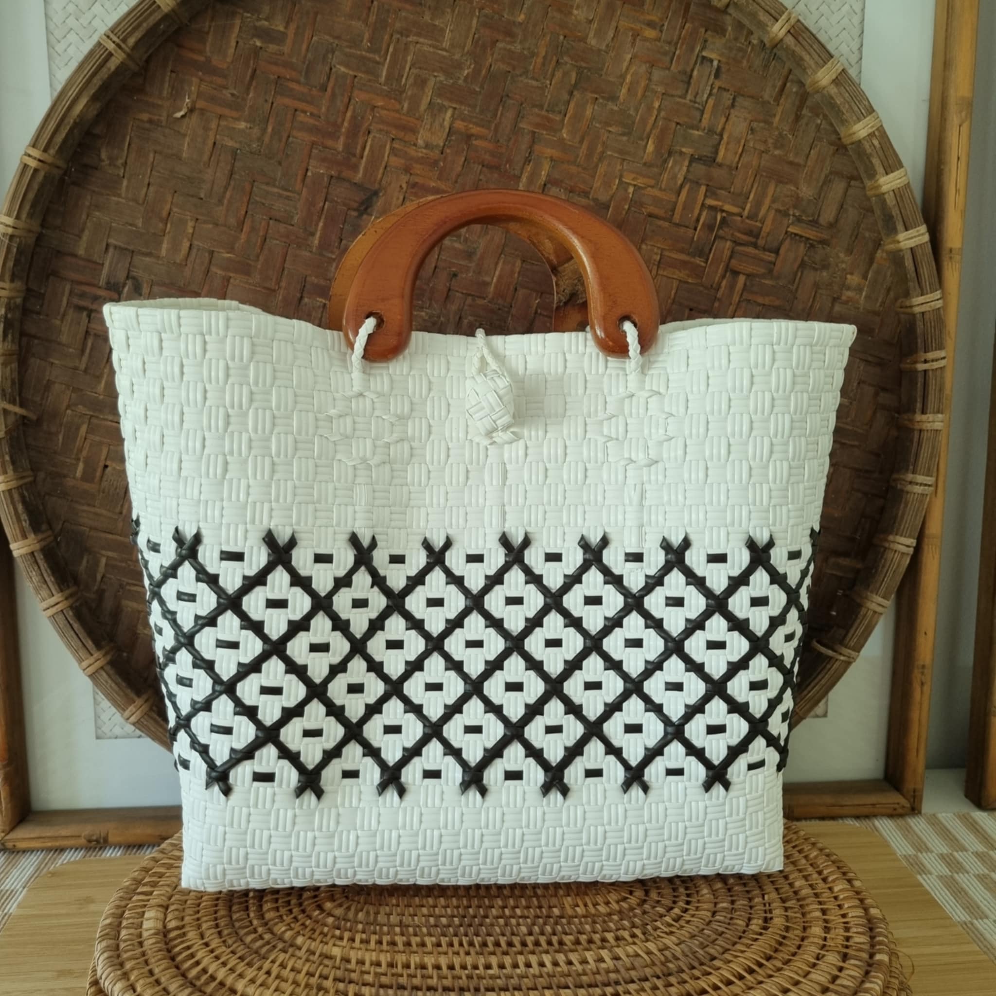 Jali Bag Medium Wooden Handle