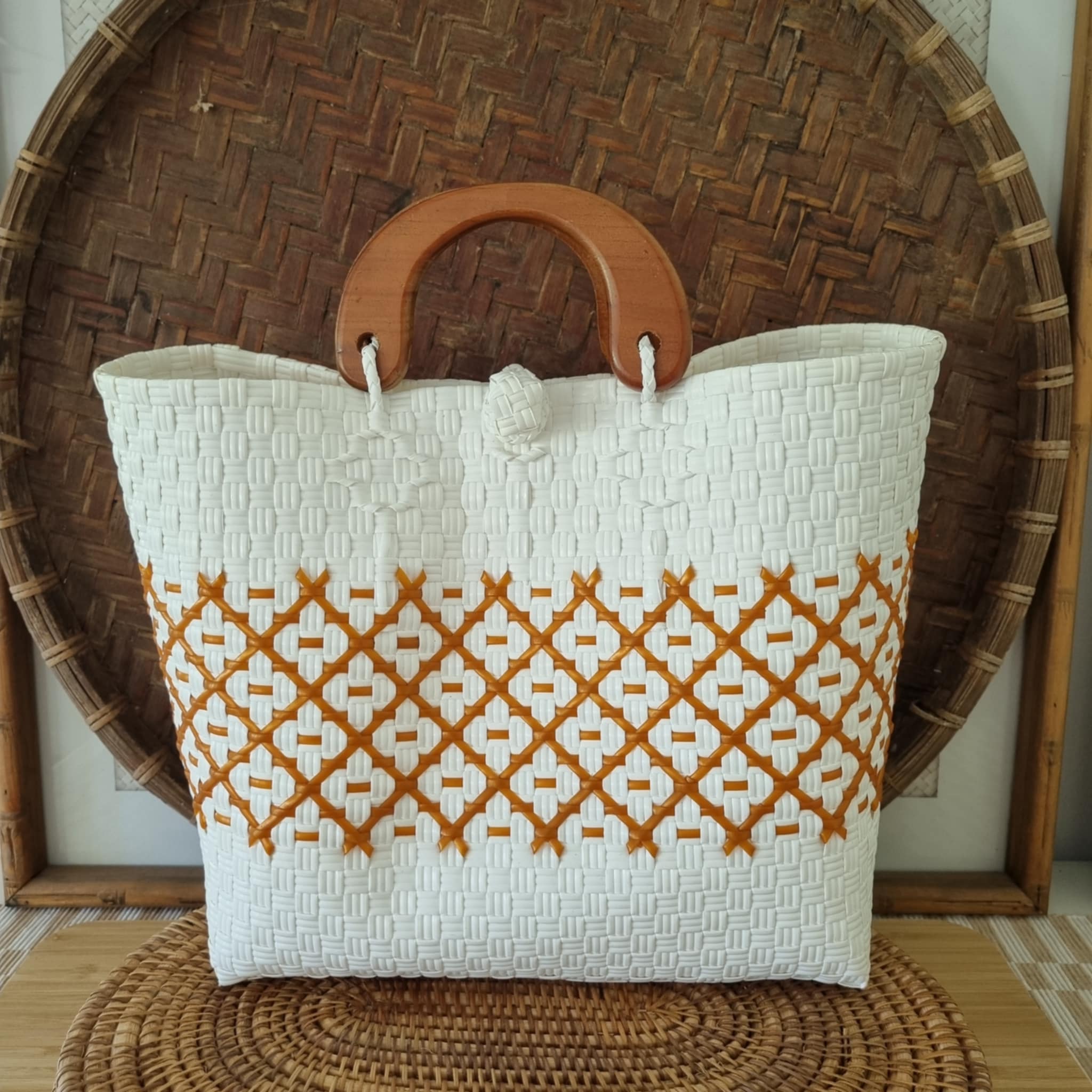 Jali Bag Medium Wooden Handle