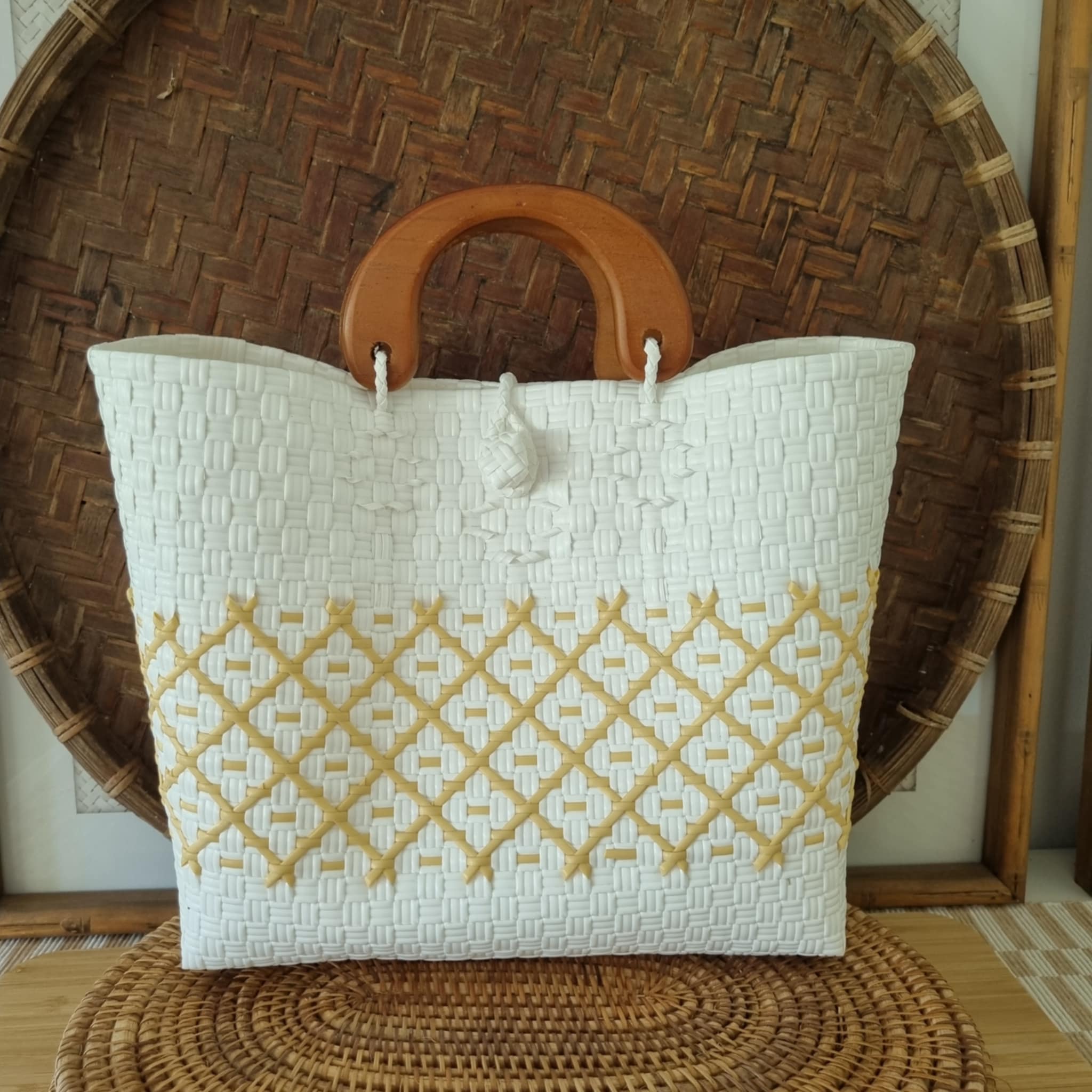 Jali Bag Medium Wooden Handle