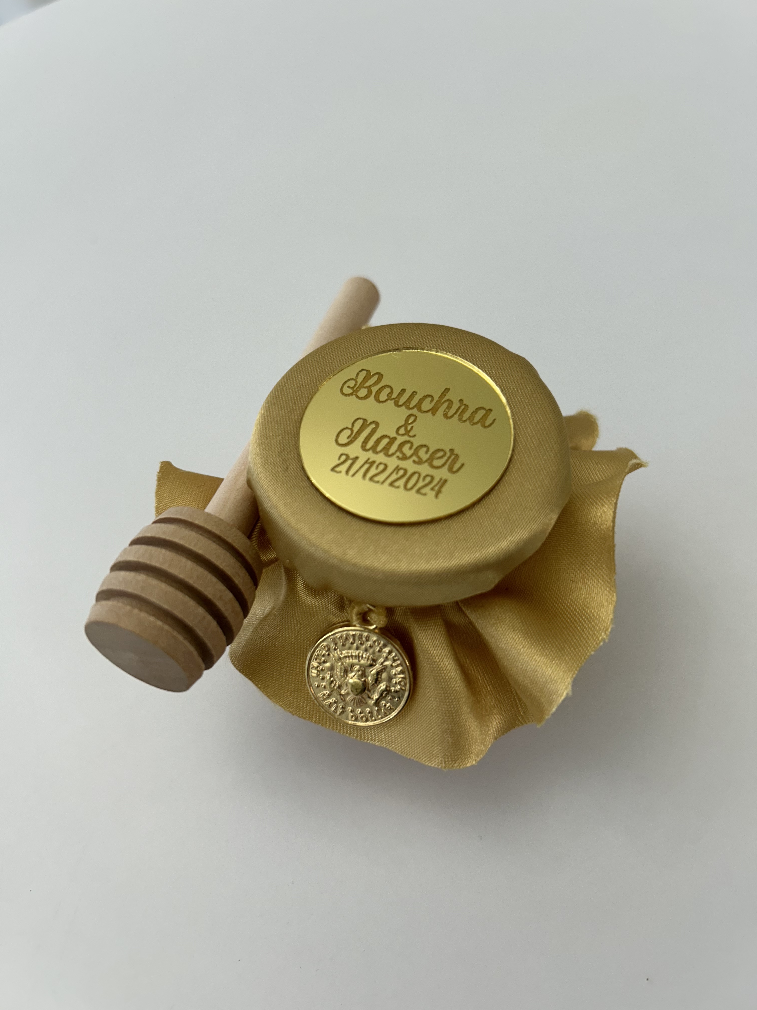 Petit pot de miel (100%) avec bâton et médaillon personnalisé - Lot de 10