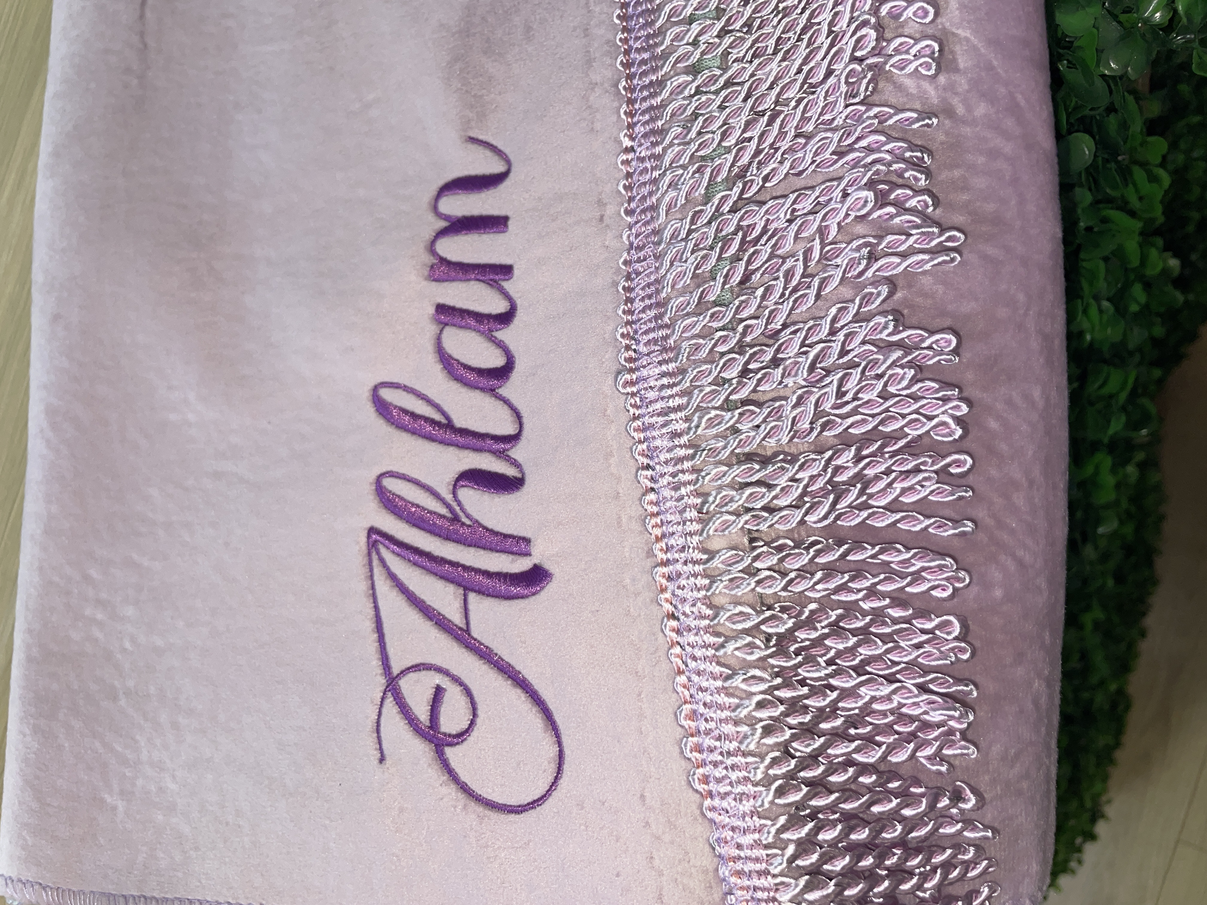 Tapis de Prière Intermédiaire – Brodé Ahlam