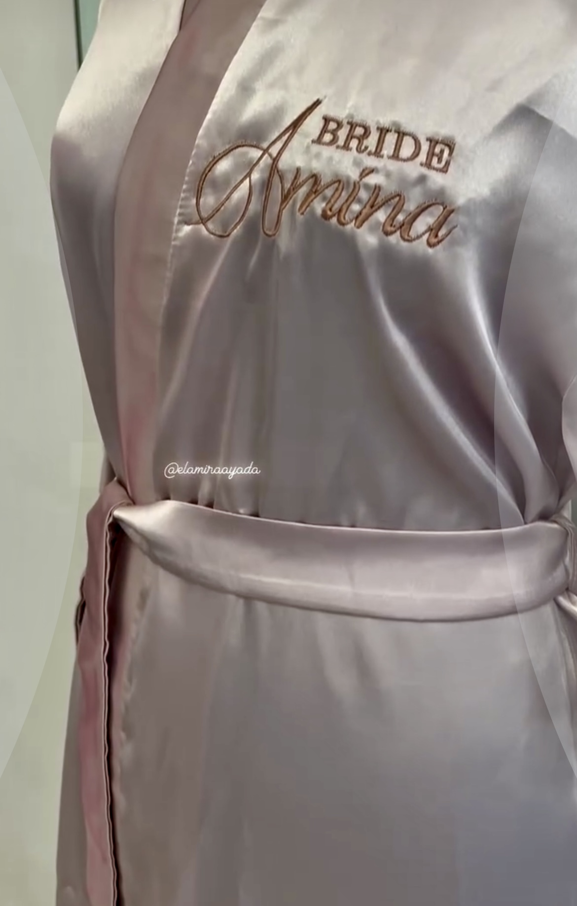 🧵 Peignoir Satin Brodé – Élégance personnalisée