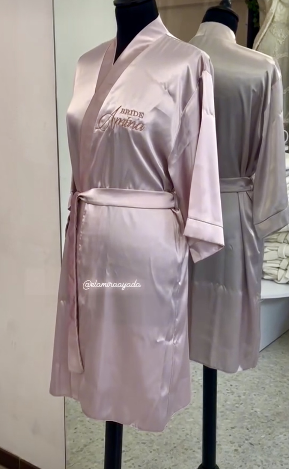 🧵 Peignoir Satin Brodé – Élégance personnalisée