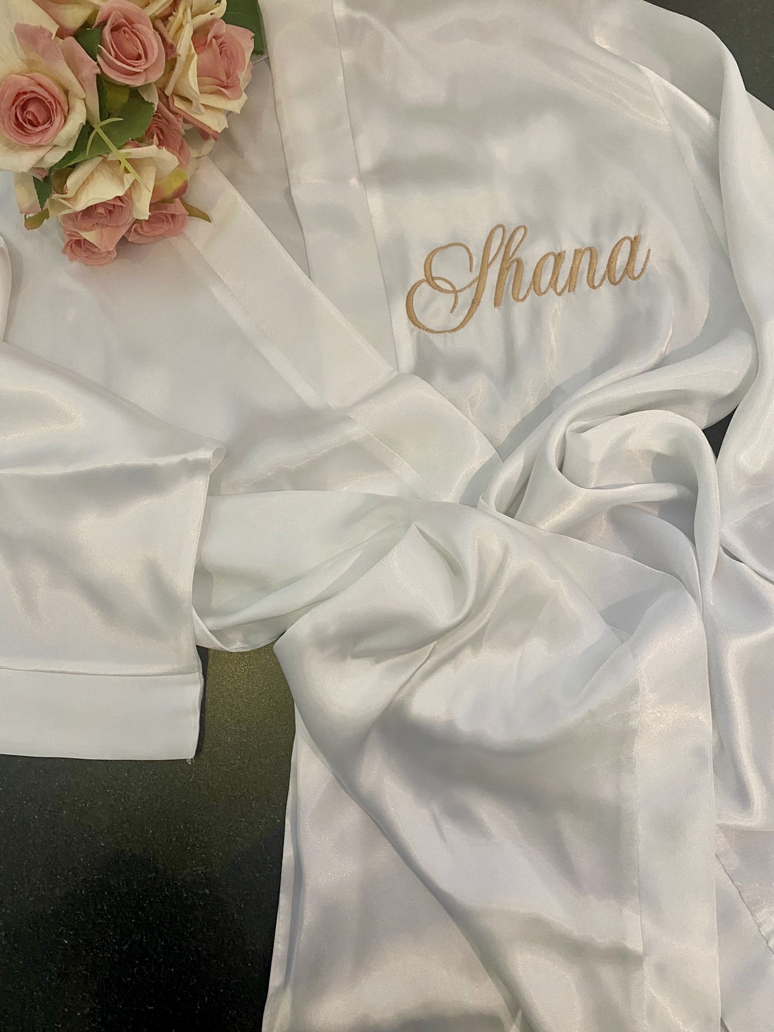 🧵 Peignoir Satin Brodé – Élégance personnalisée