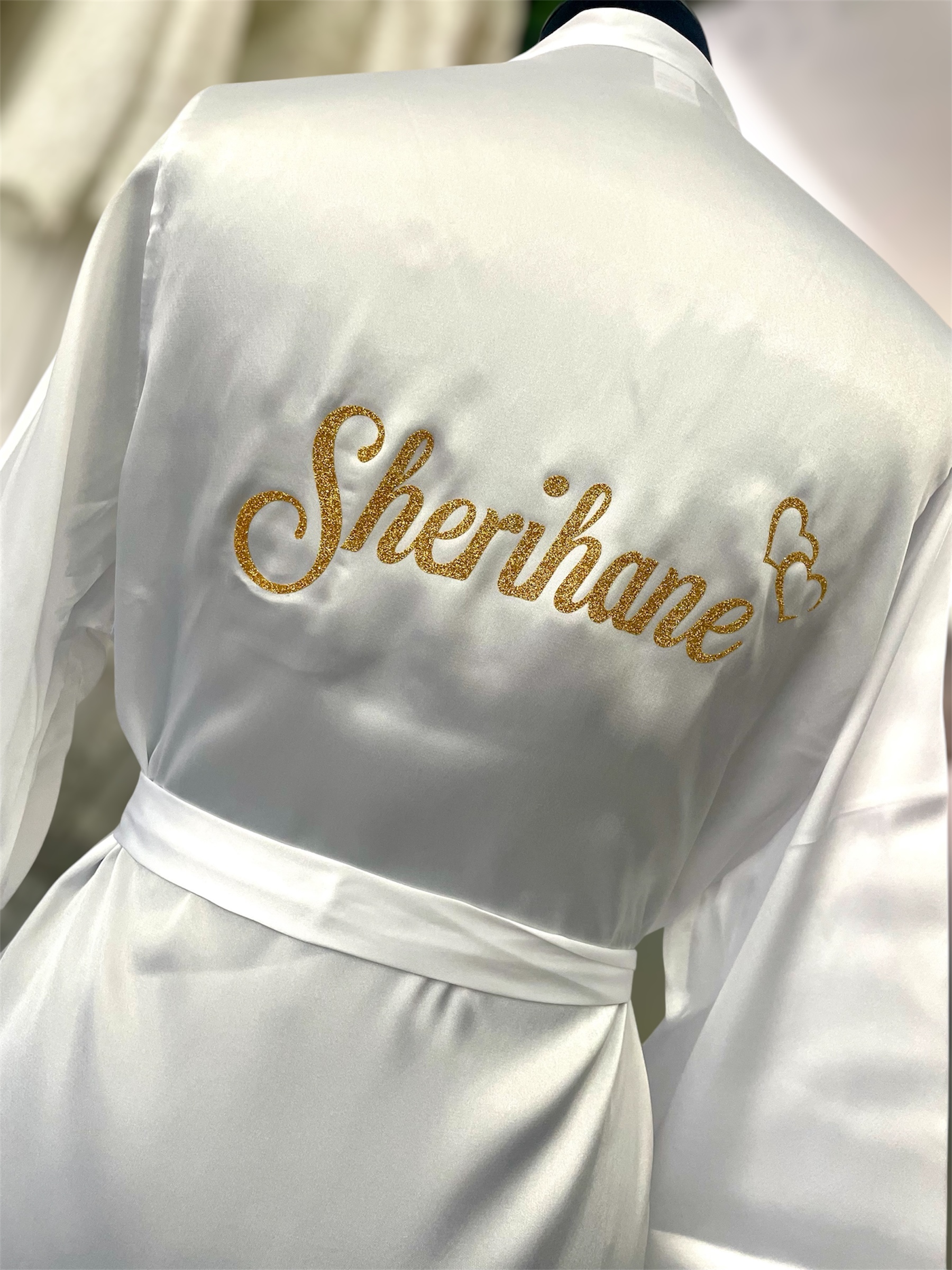 ✨ Peignoir Satin Personnalisé – Flocage Doré